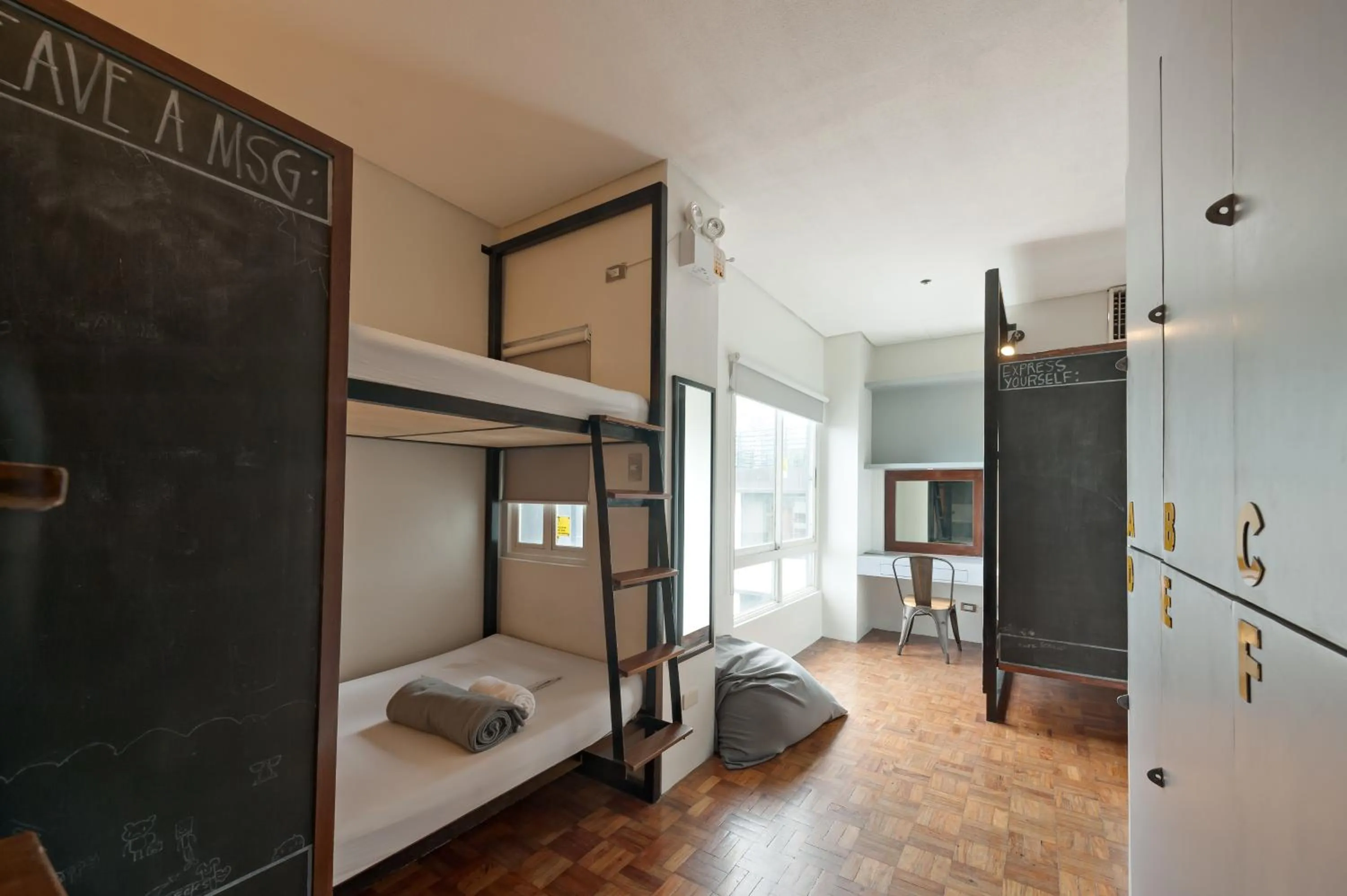 bunk bed, Bed in Z Hostel