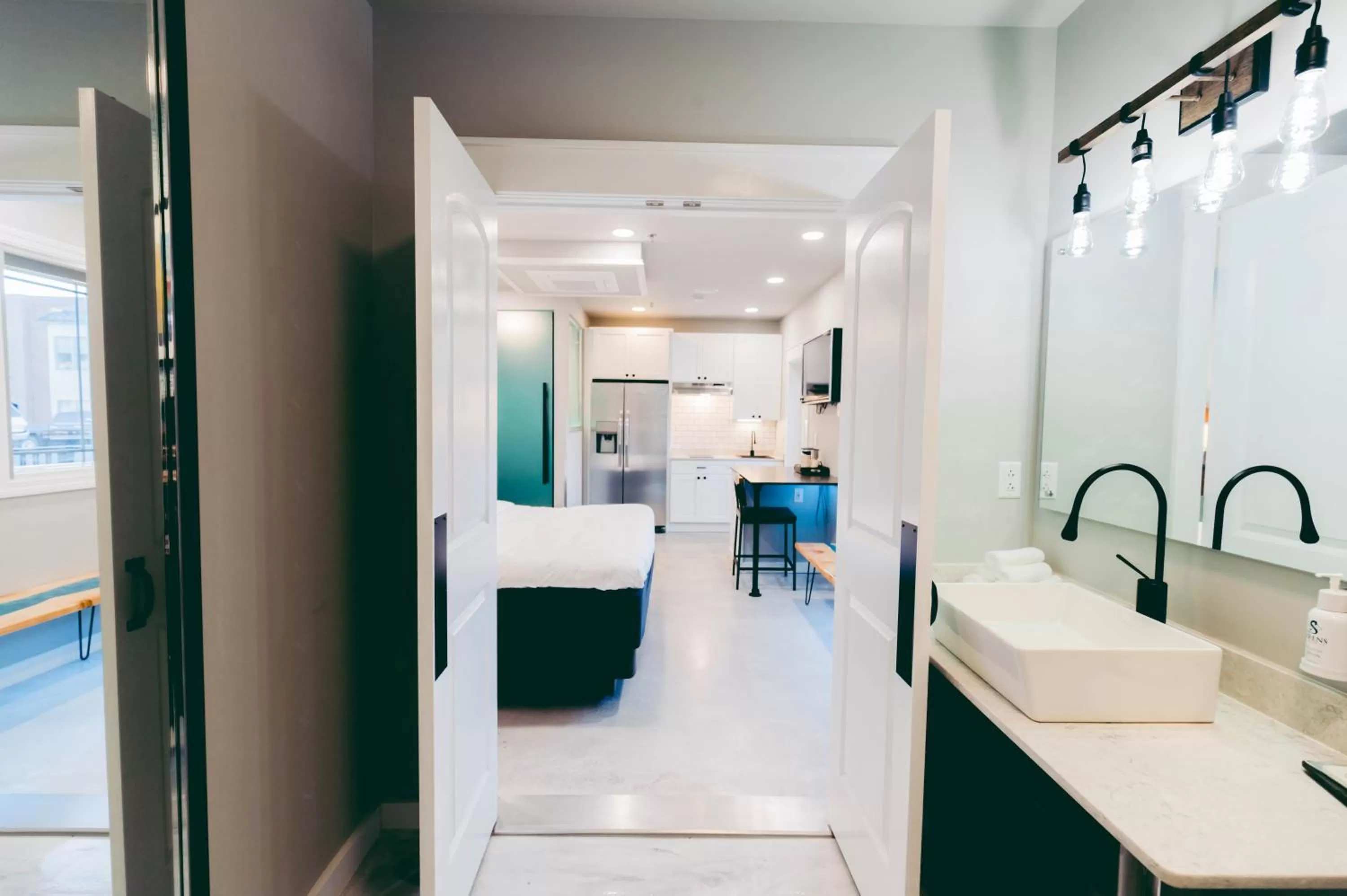 River Sirens Hotel-Contactless Check in Hotel