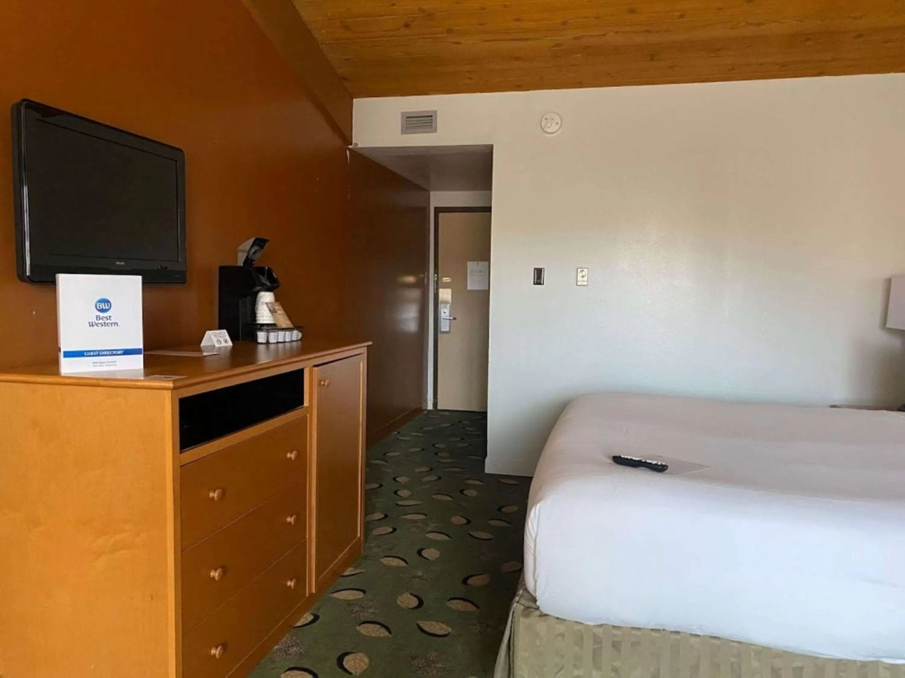 Photo of the whole room, Bed in Best Western Sheridan Center