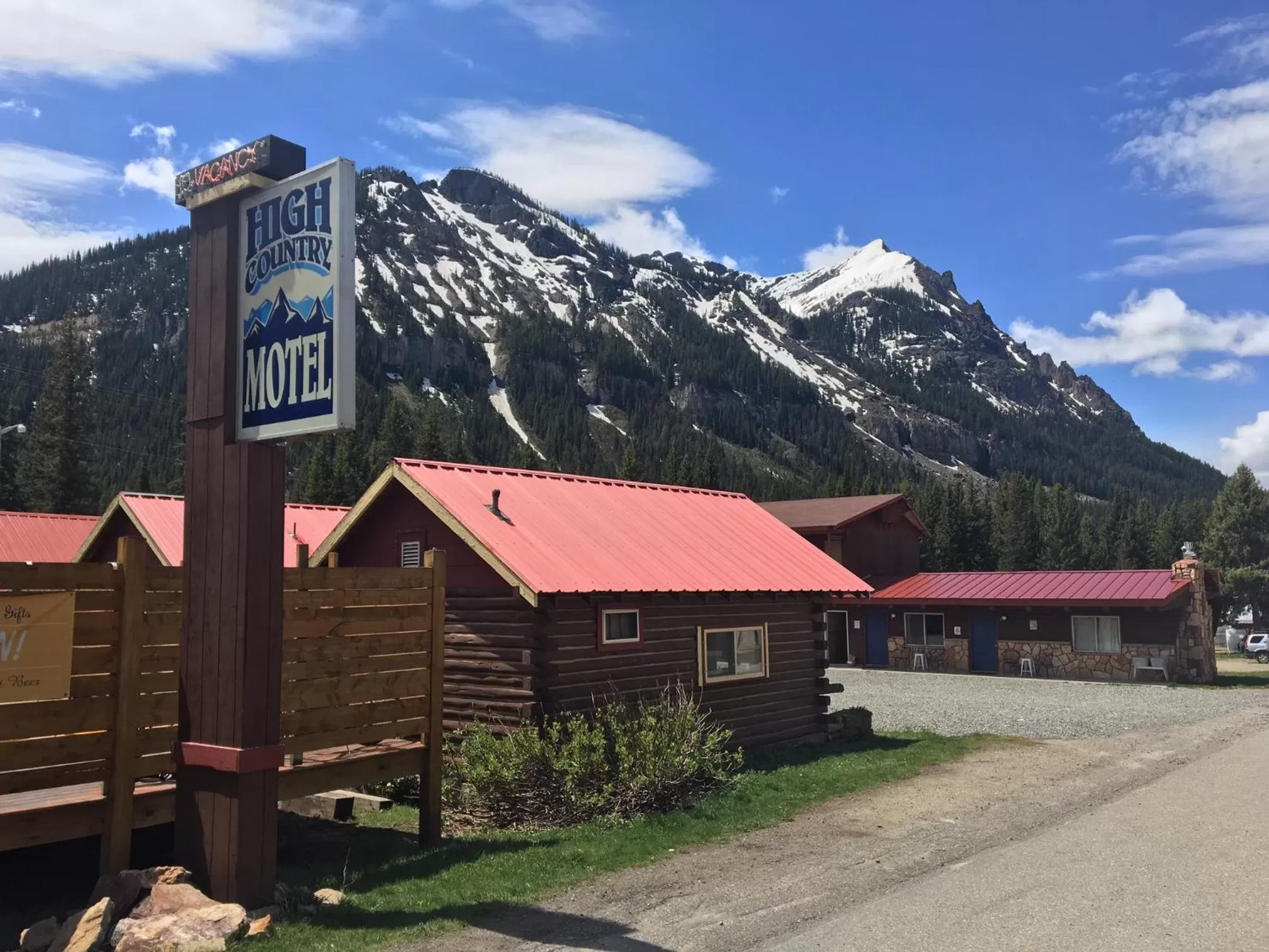 Property building in High Country Motel and Cabins