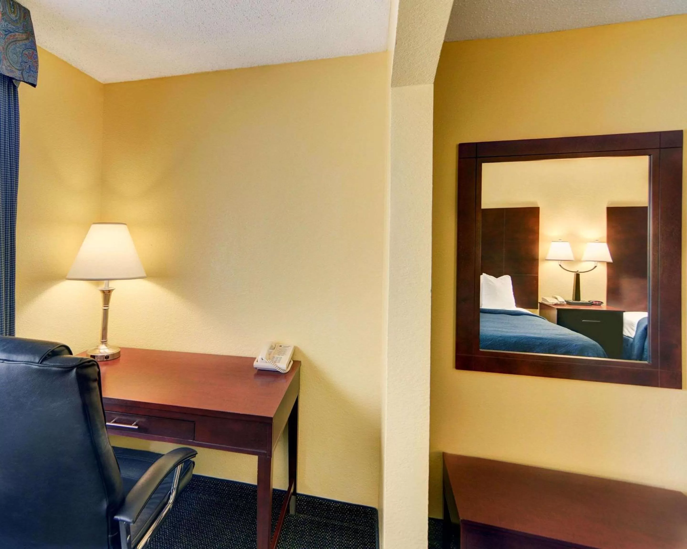 Photo of the whole room, Bed in Quality Inn & Suites Grand Prairie South