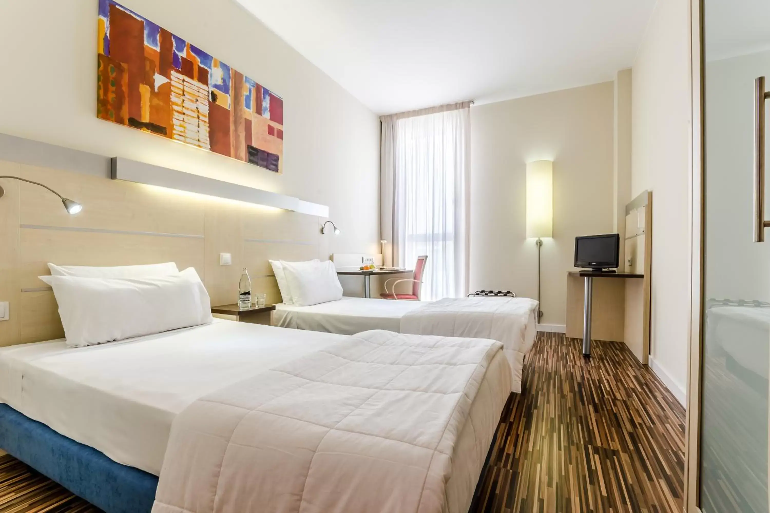 Double or Twin Room with Parking in Hotel YIT Ciudad De Zaragoza Double or Twin Room with Parking in Hotel YIT Ciudad De Zaragoza