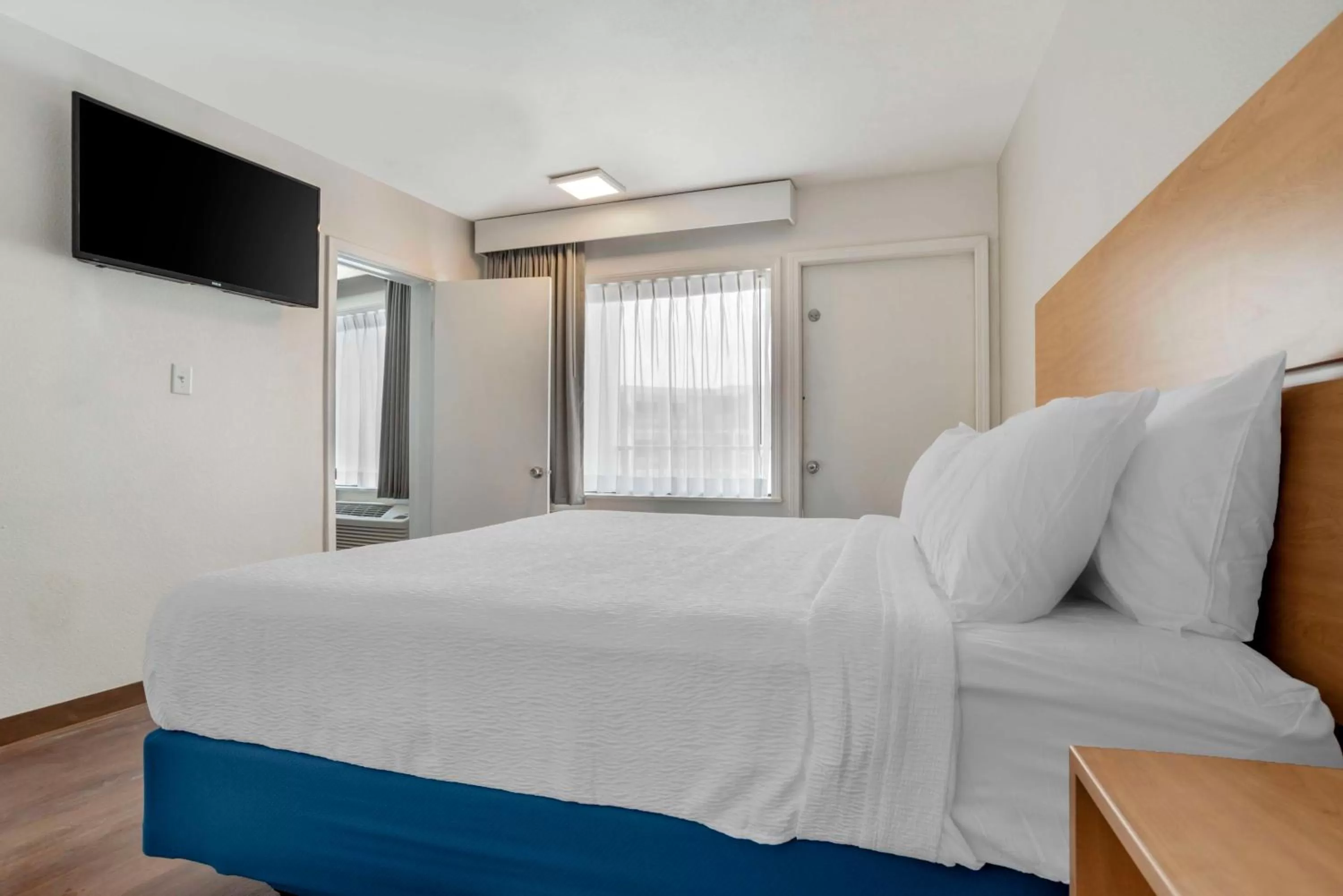 Photo of the whole room, Bed in Chateau Beachfront Hotel, a By the Sea Resort