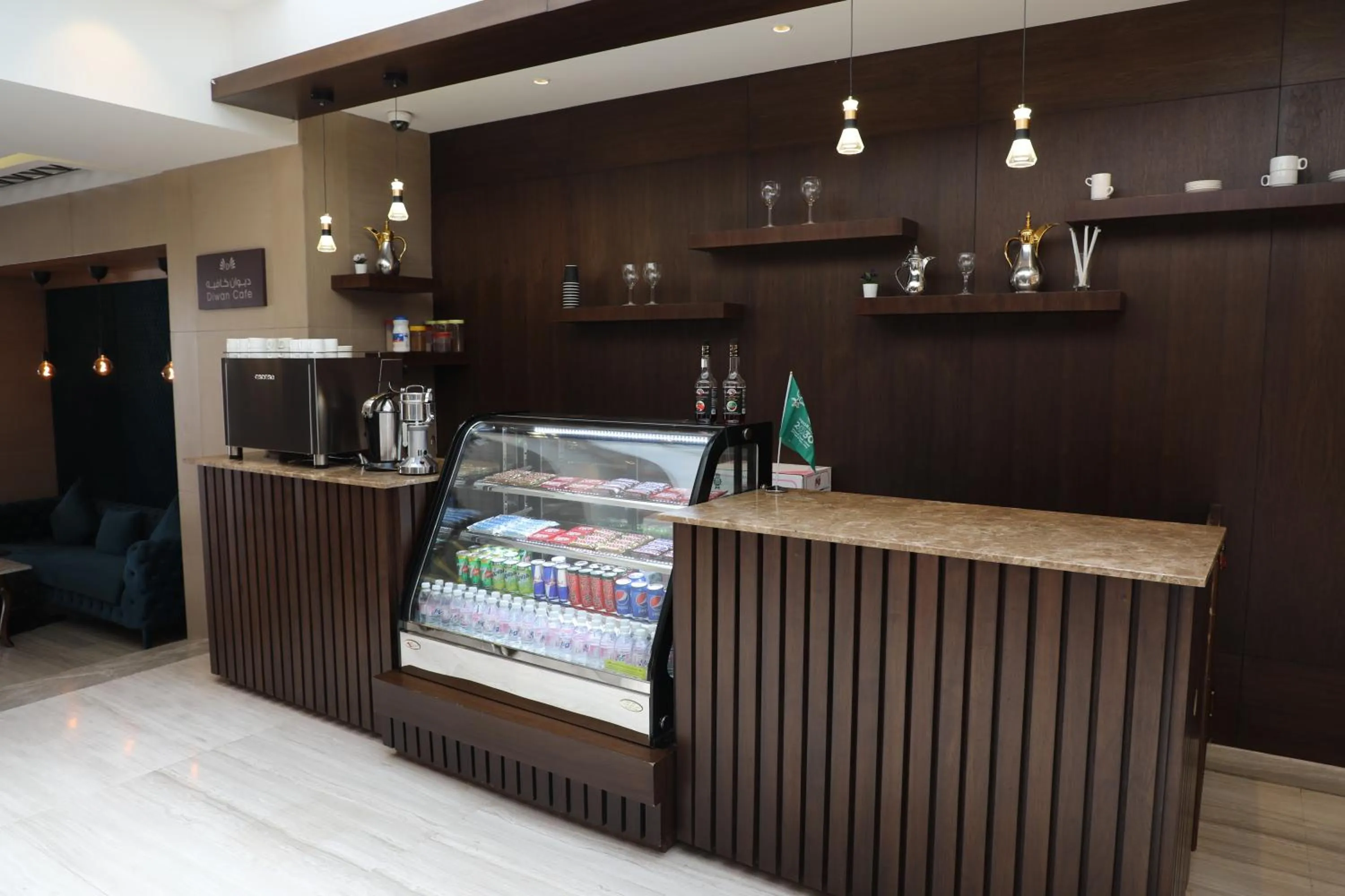 Lounge or bar in Diwan Residence Hotel- Alsalamah