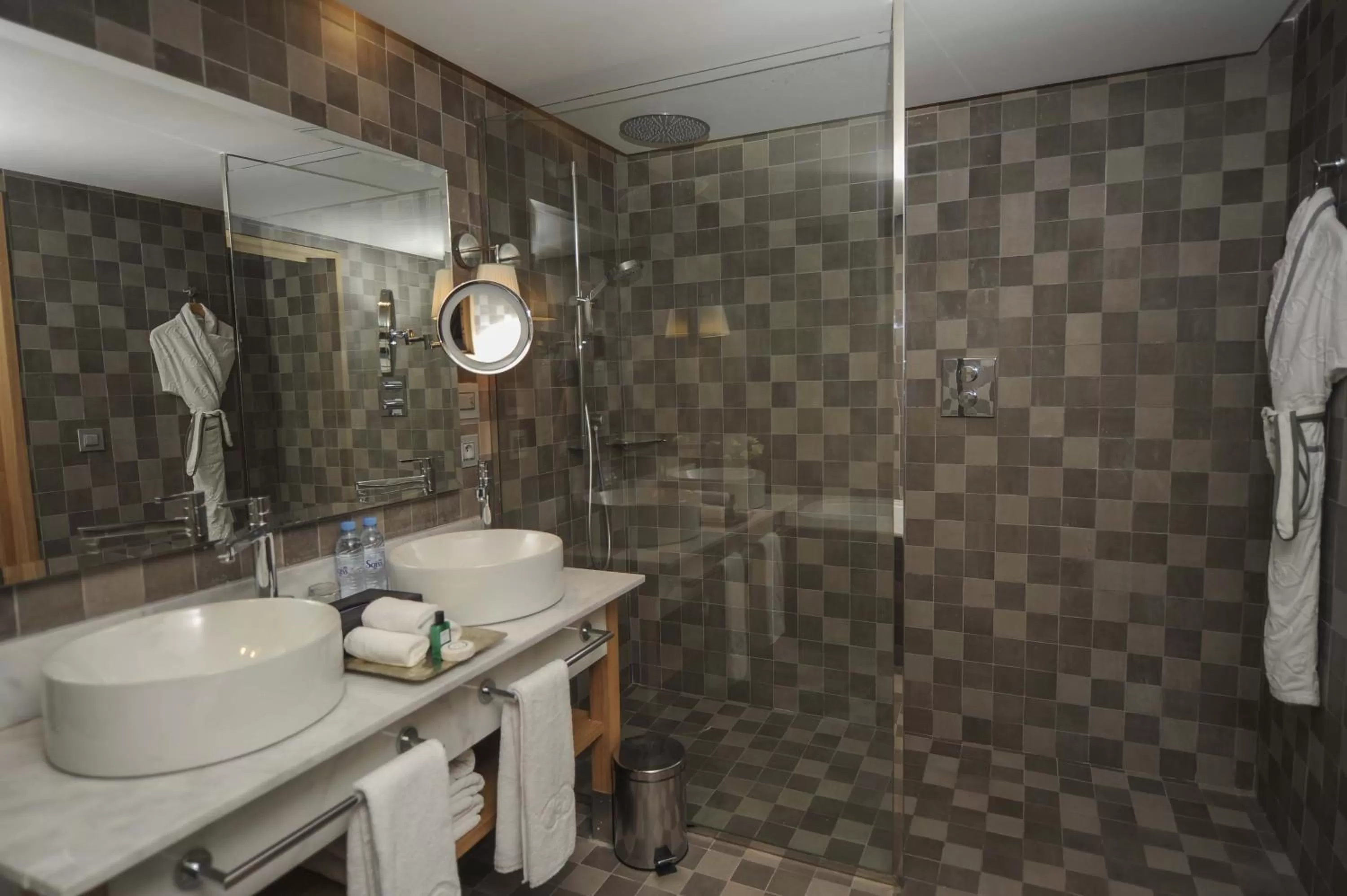 Shower in Sofitel Marrakech Lounge and Spa