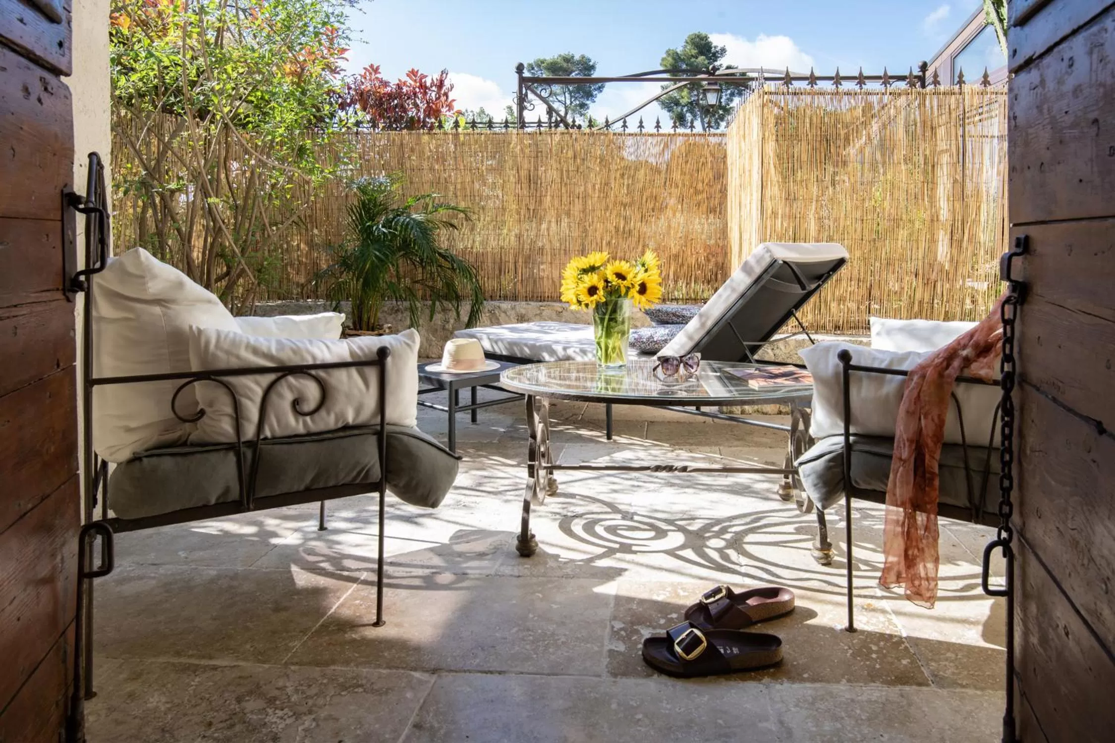 Patio in Hotel Les Messugues