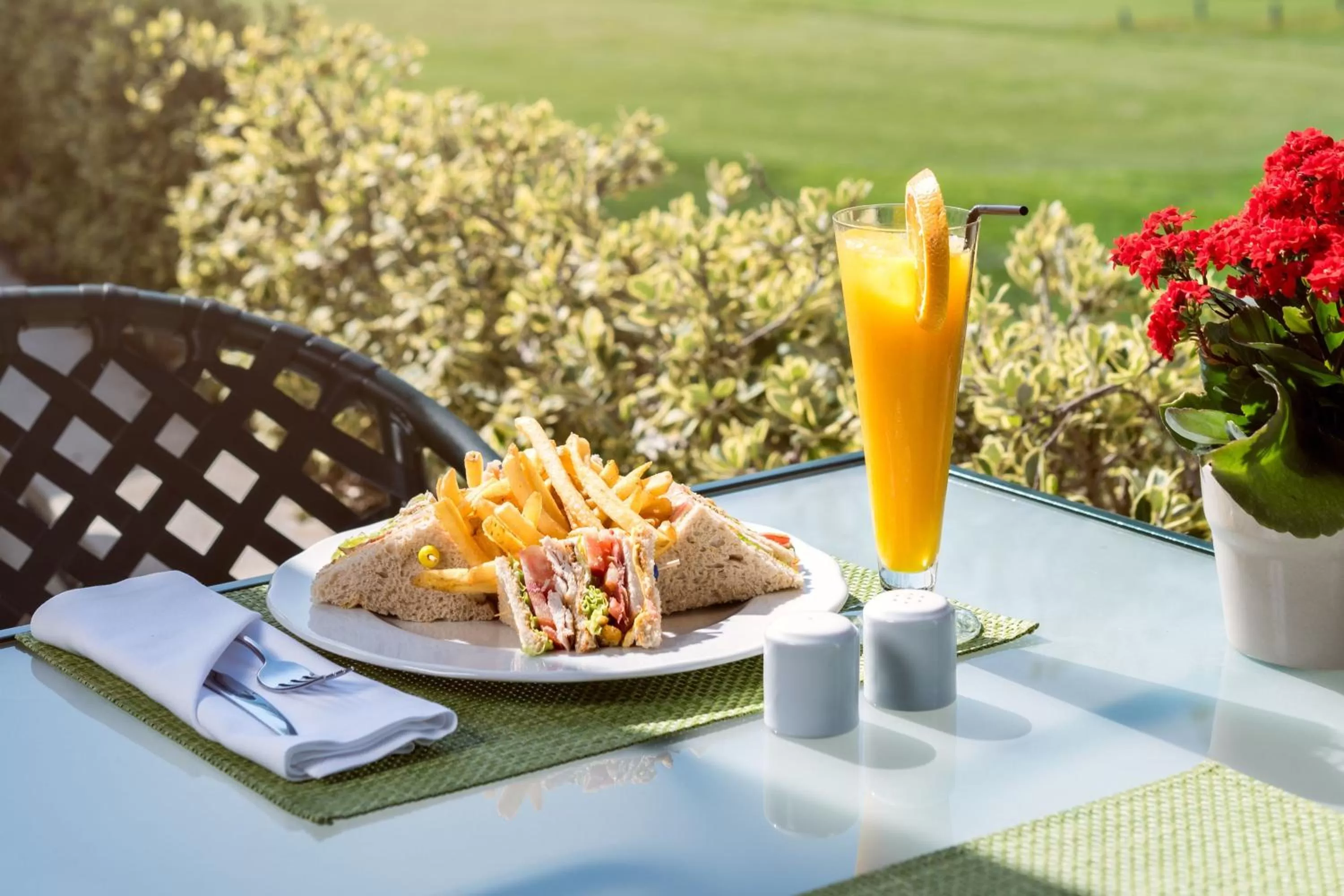 Restaurant/places to eat in Pine Cliffs Residence, a Luxury Collection Resort, Algarve