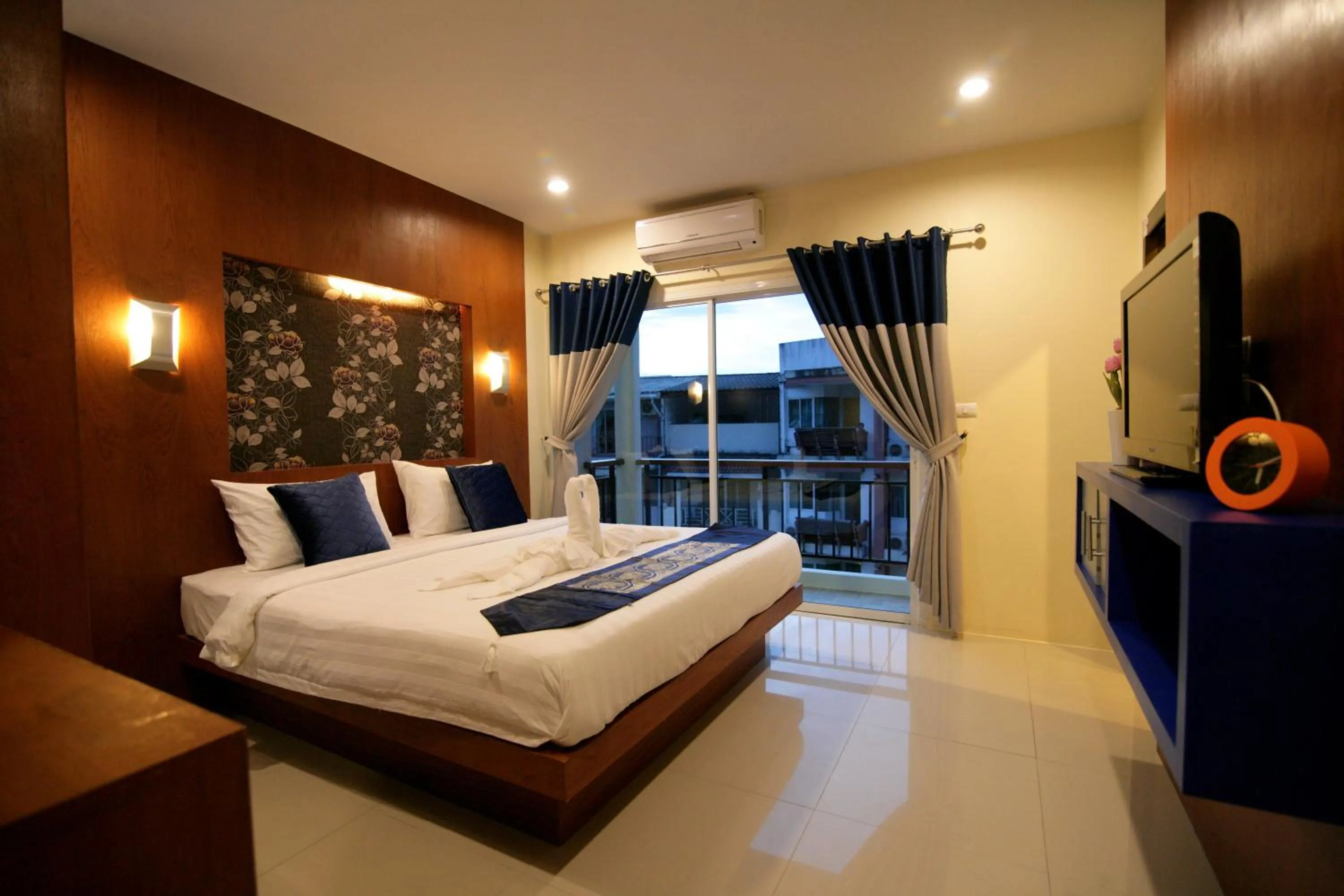 Bed in Calypso Patong Hotel