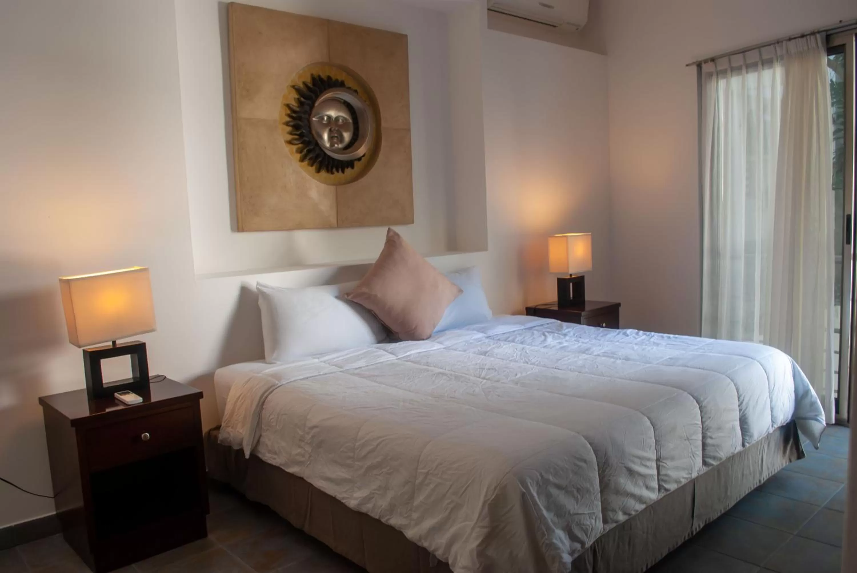 Bedroom, Bed in Dangelos Hotel on Fifth Avenue