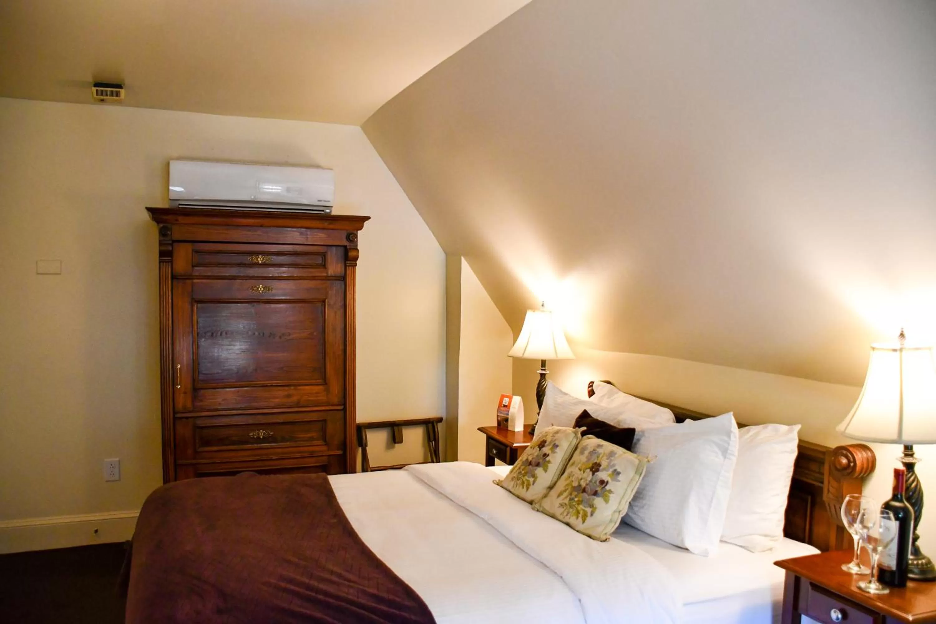 Bed in The Sayre Mansion