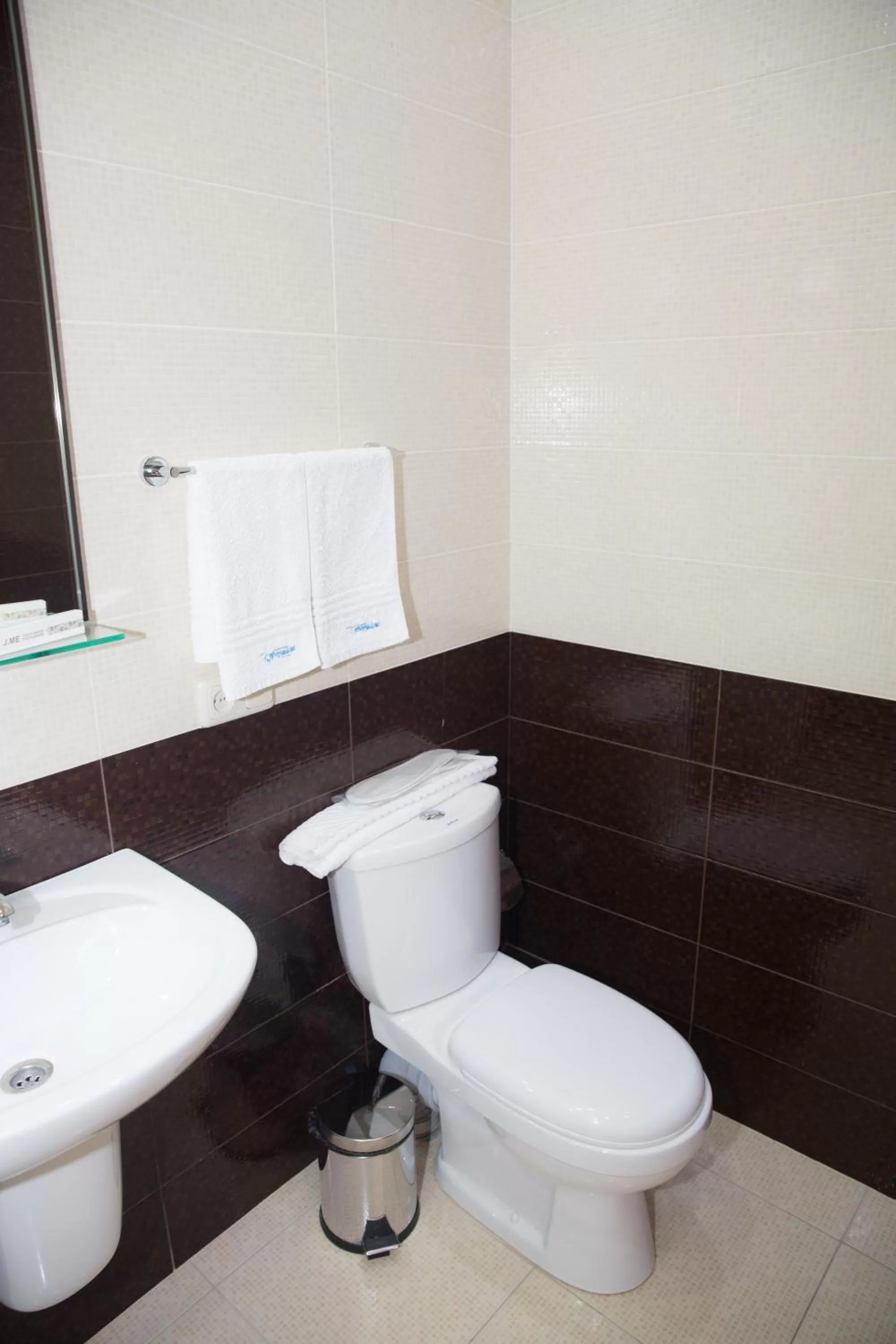 Bathroom in Eridana Hotel