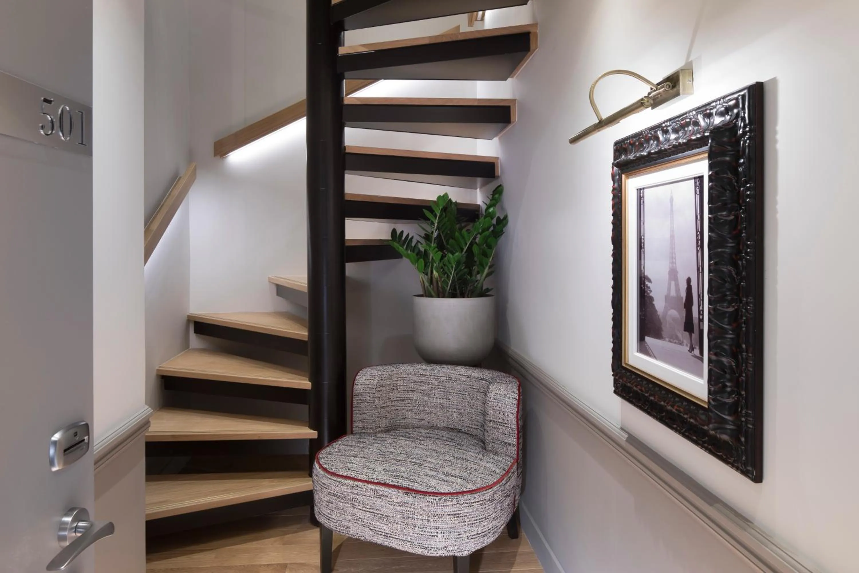 Deluxe Suite with Spa Bath in Hotel Lumen Paris Louvre
