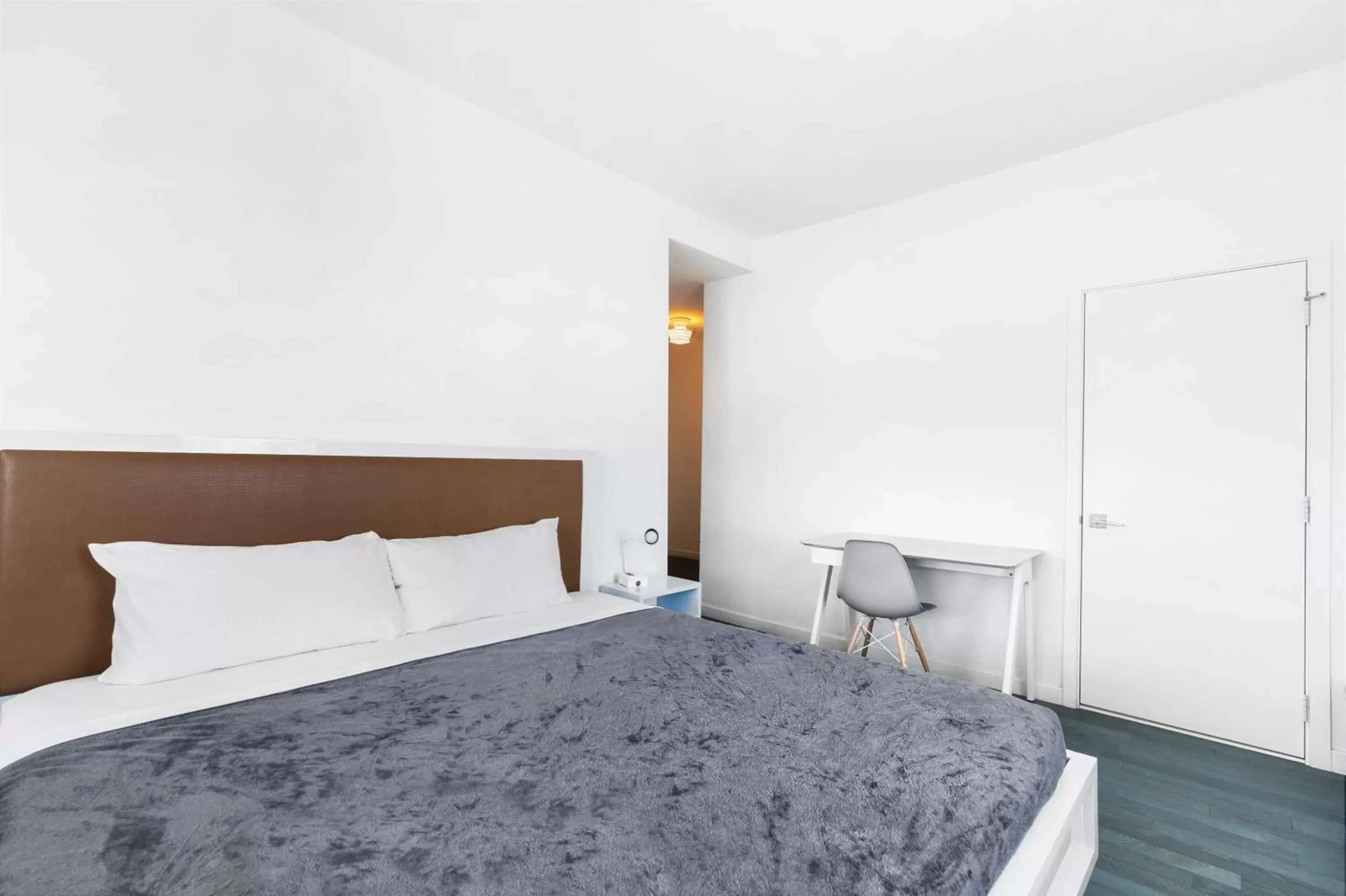 Standard King Room in The Variety by LuxUrban Standard King Room in The Variety by LuxUrban