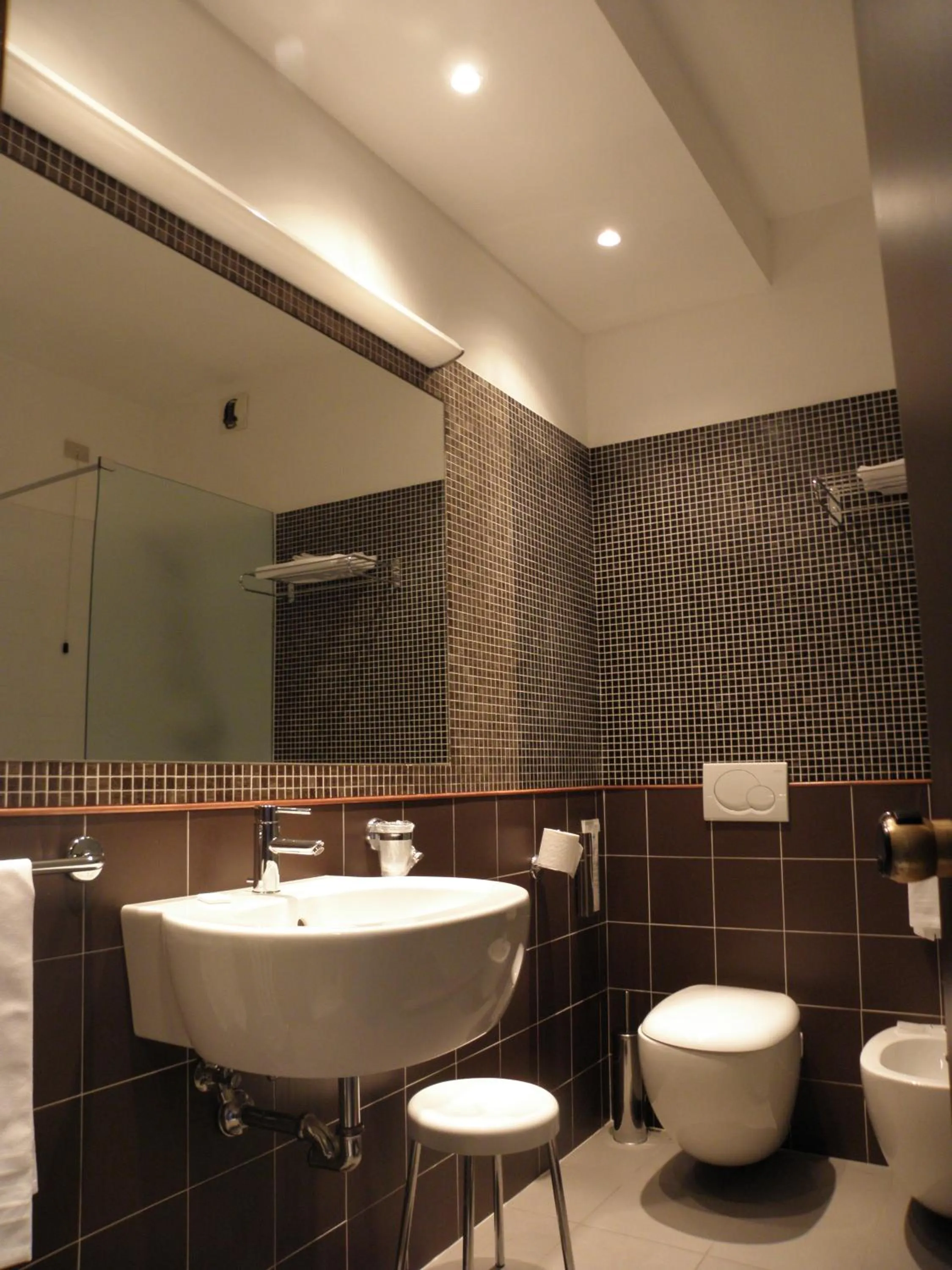 Shower in Hotel Ghironi