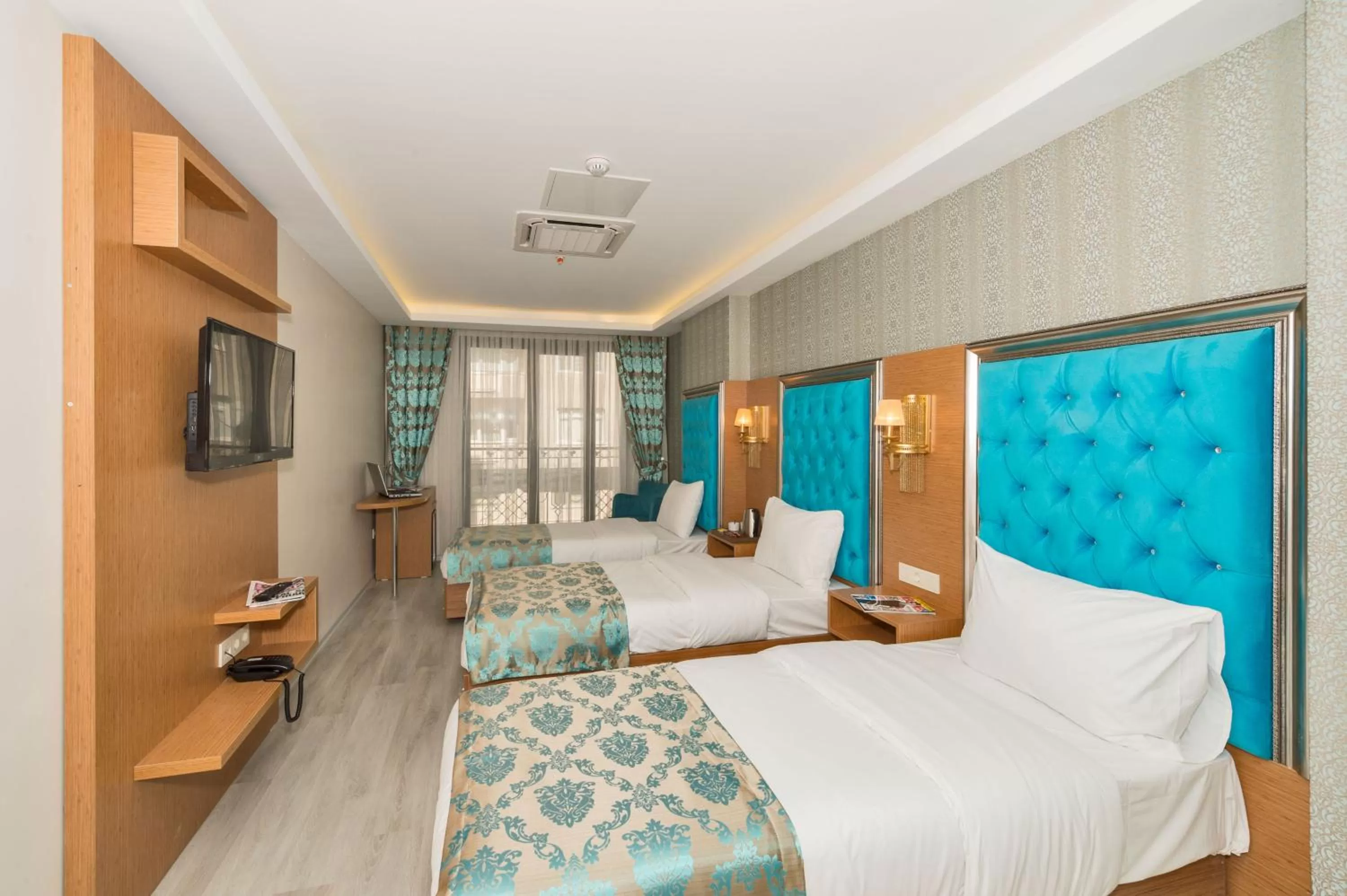 Seating area, Bed in Grand Palace Hotel