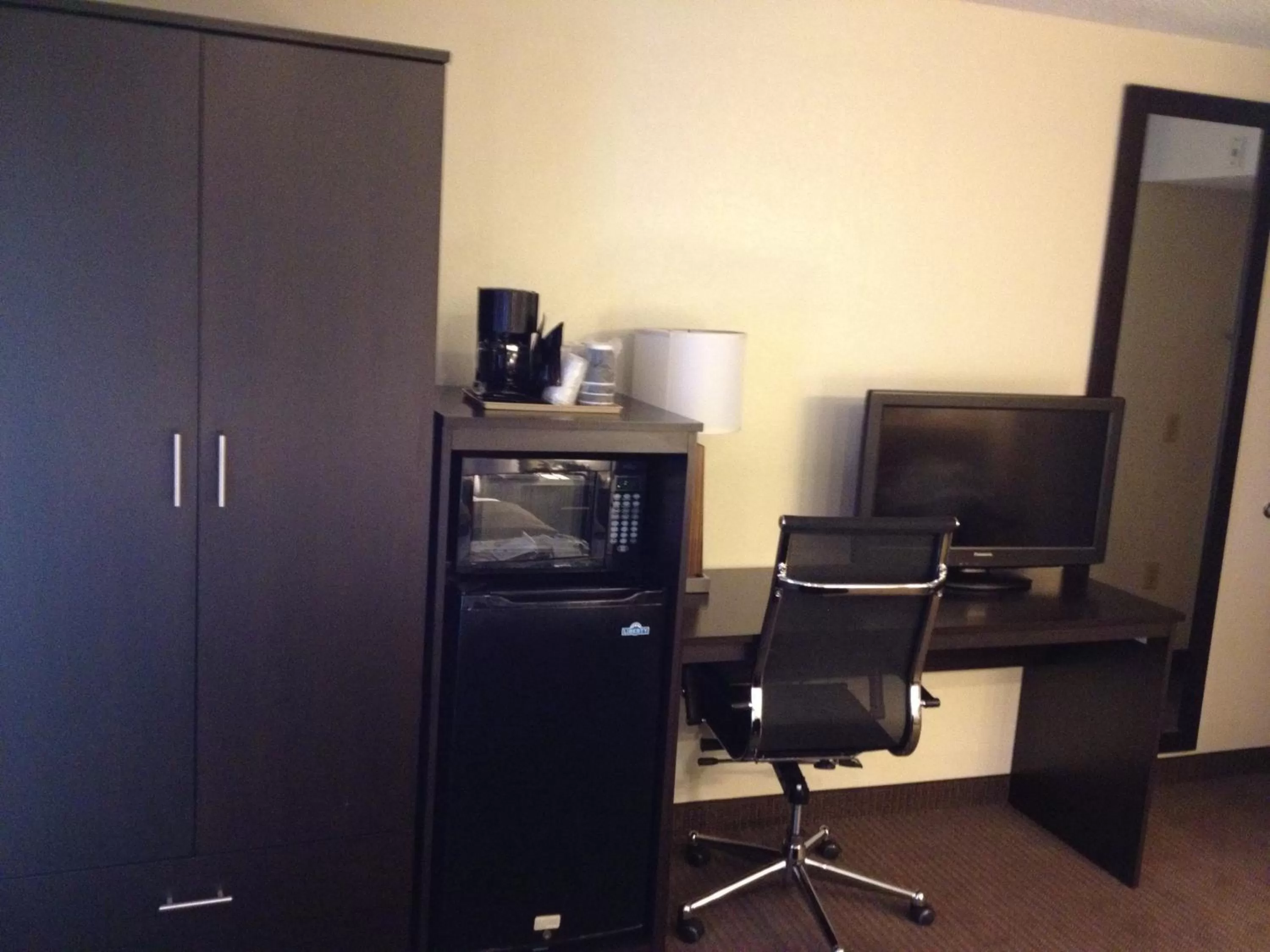 Standard Queen Room with Two Queen Rooms - Non-Smoking in Sleep Inn University Place