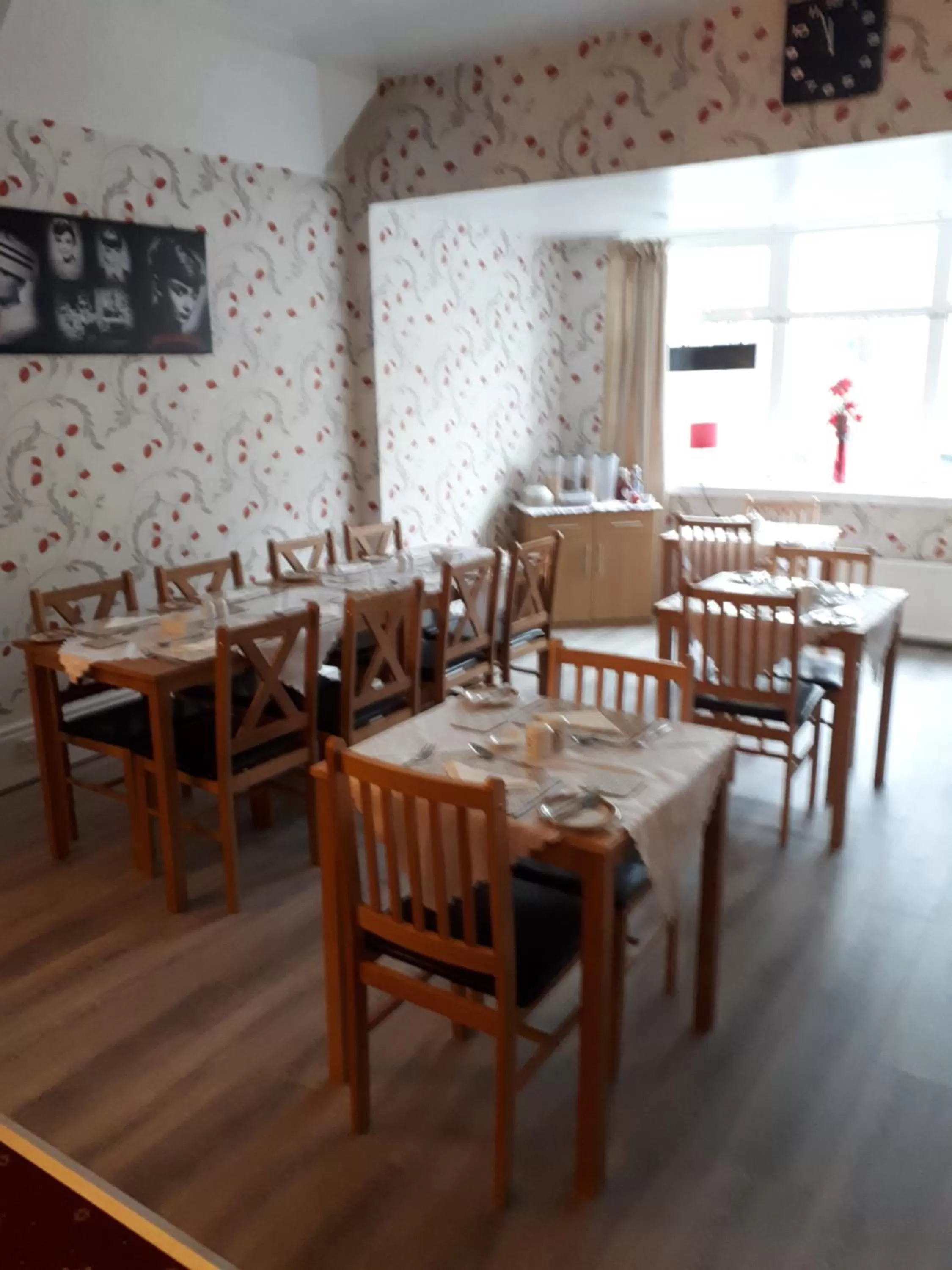 Restaurant/places to eat in Montgomery Hotel