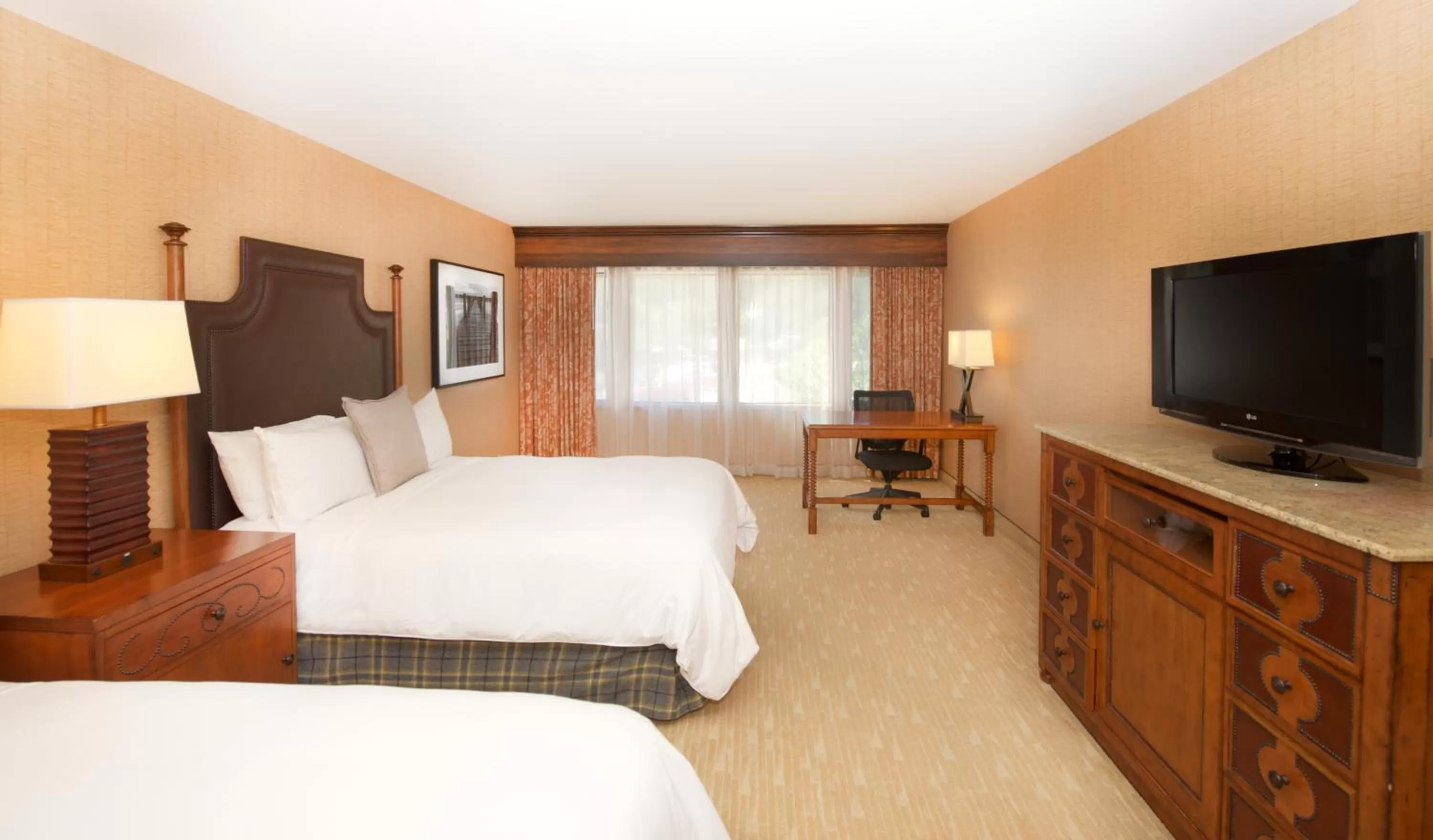 Lake view, Bed in Lake Arrowhead Resort & Spa