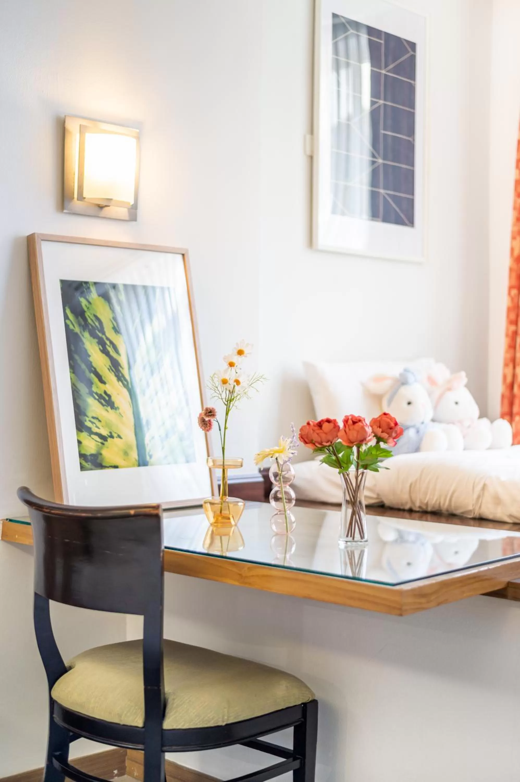 Seating area, Bed in P2 Boutique