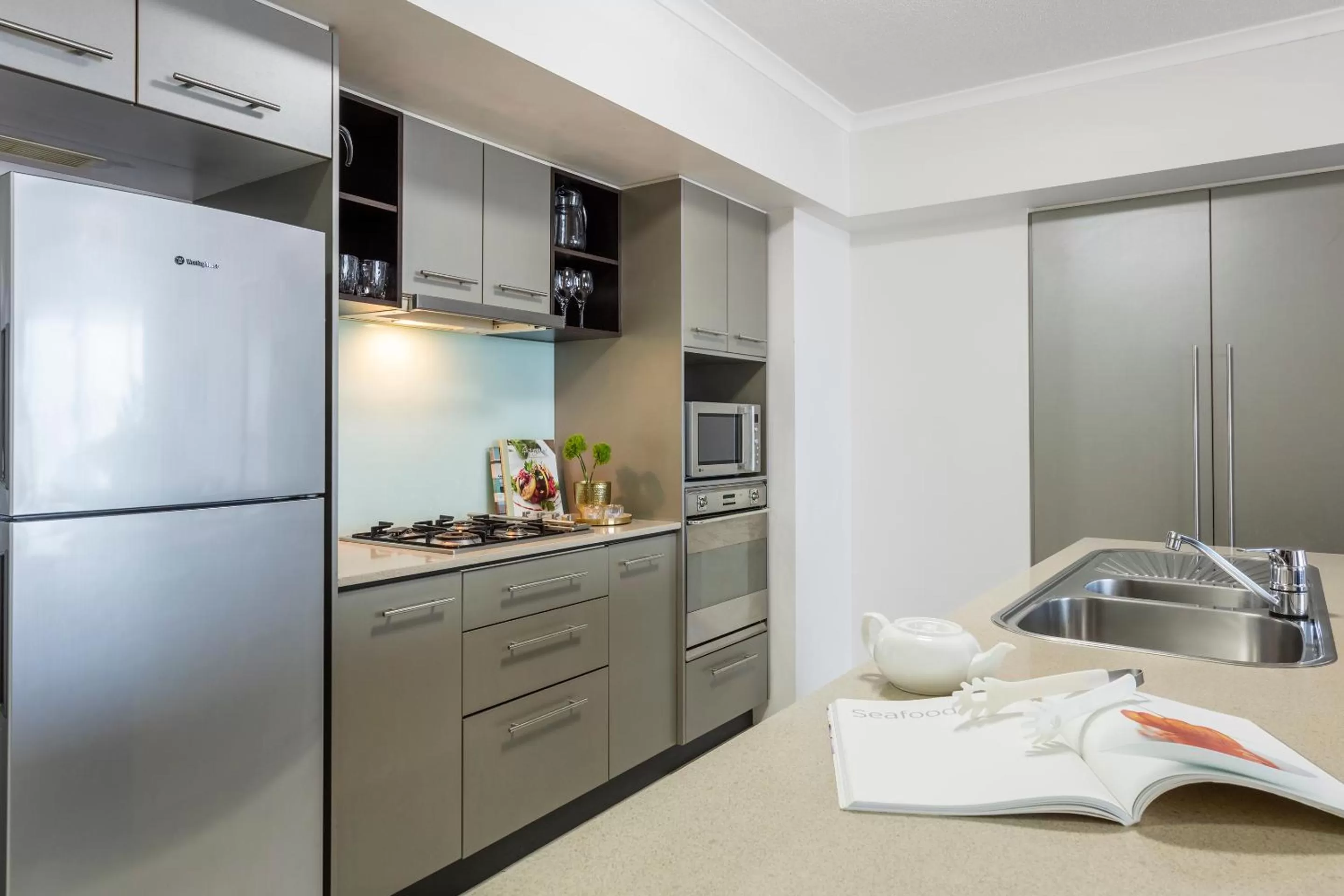 Coffee/tea facilities in Oaks Brisbane River City Suites