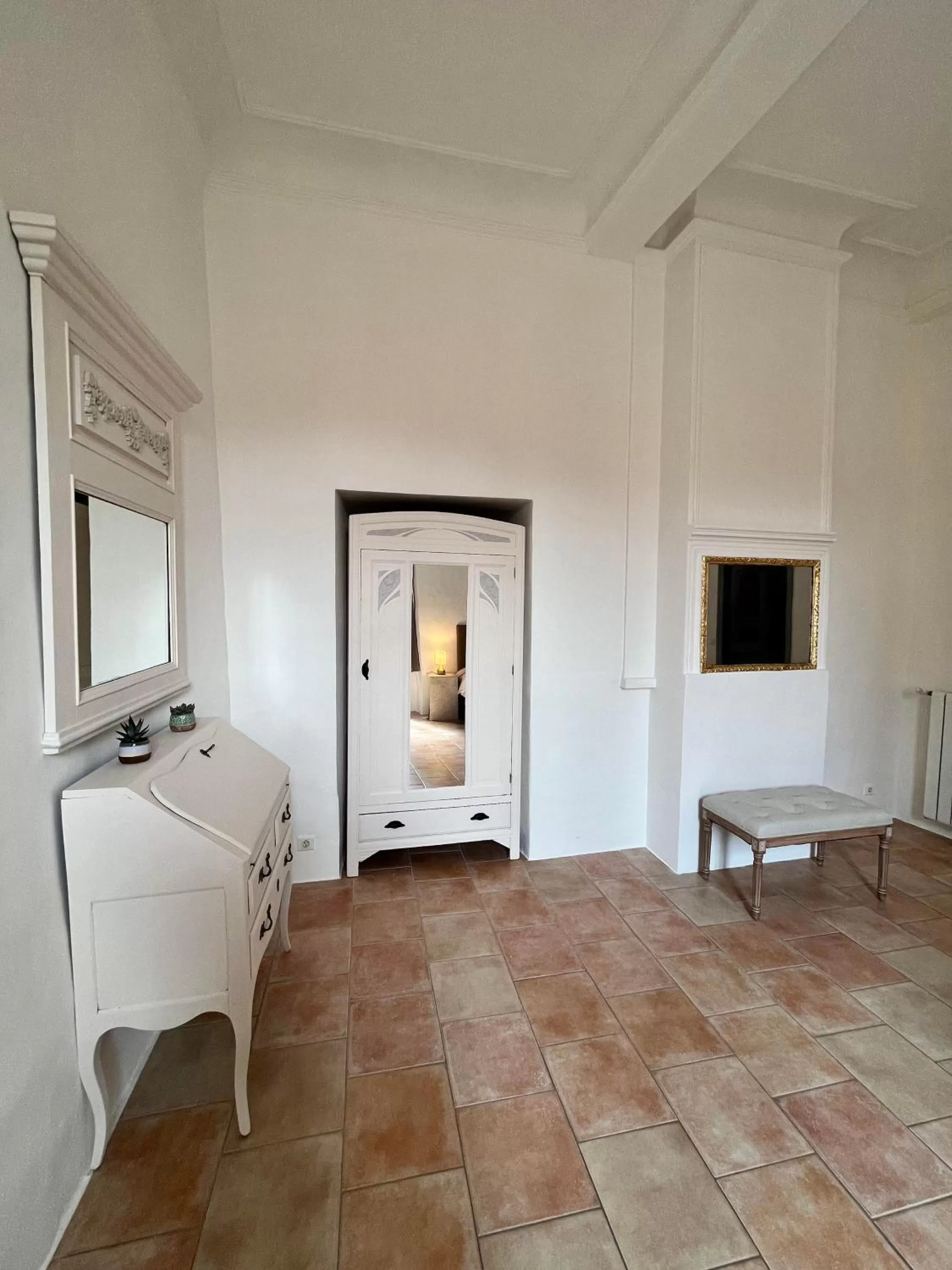 wardrobe in La tour de Pezene