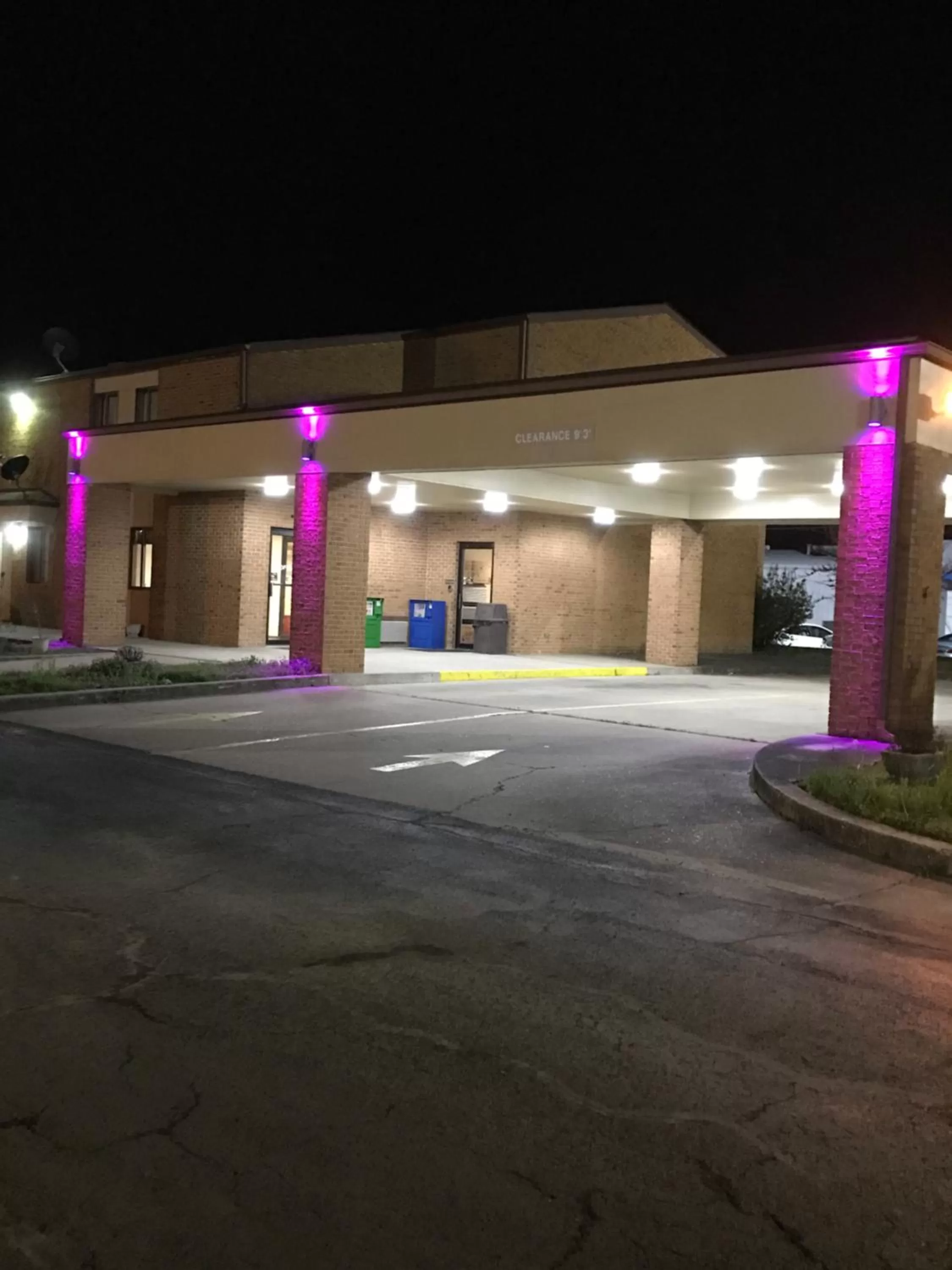 Property building in Dexter Inn