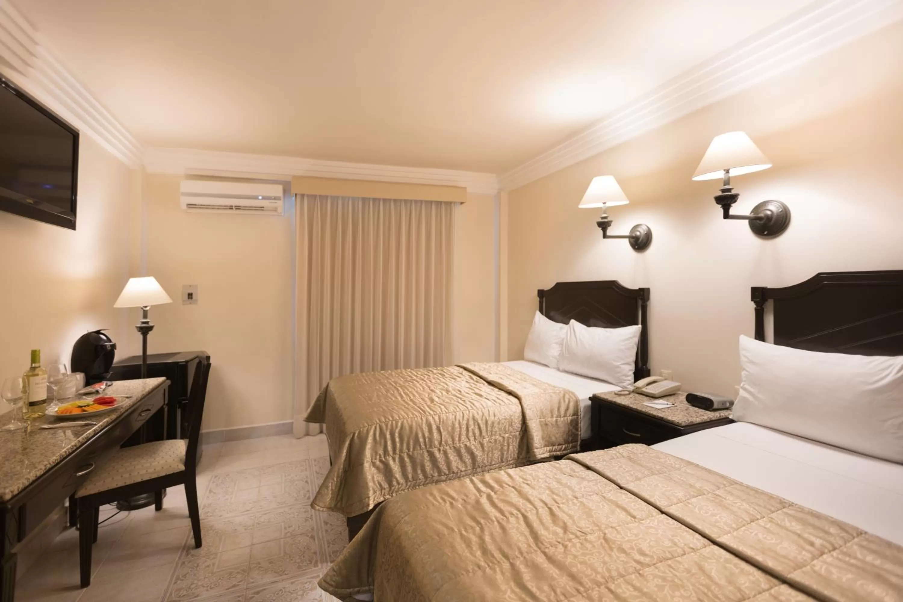 Bedroom, Bed in Hotel Victoria Merida