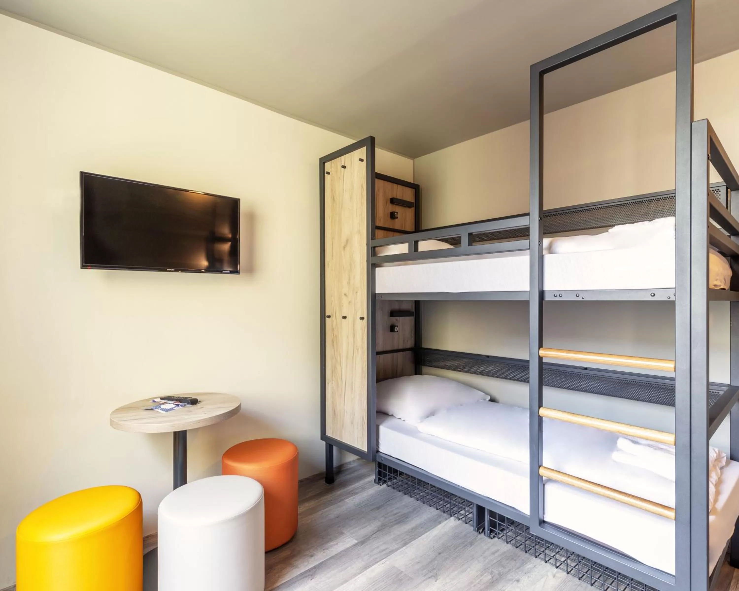 Photo of the whole room, Bed in a&o Berlin Hauptbahnhof