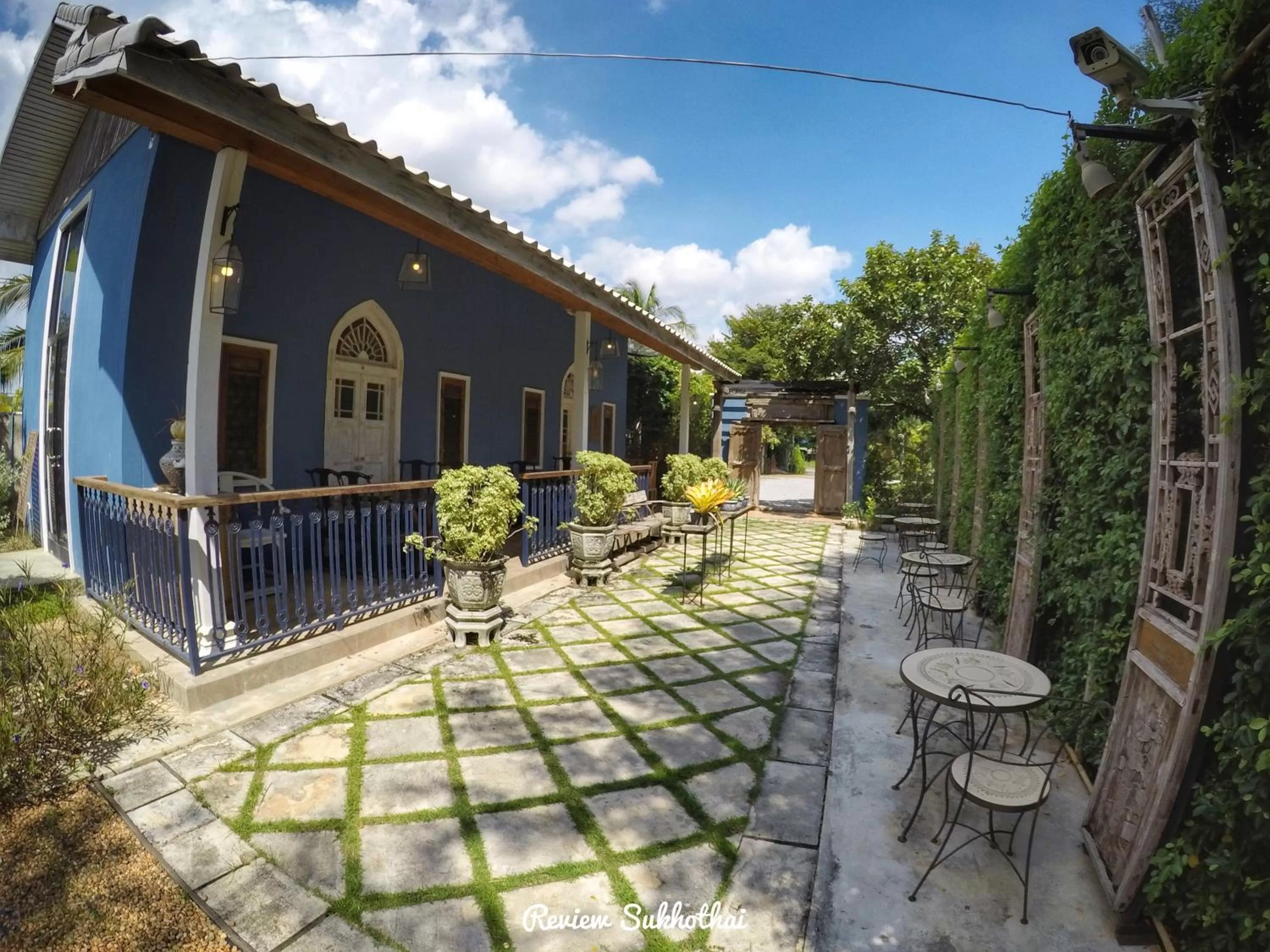 Property building in Tharaburi Resort