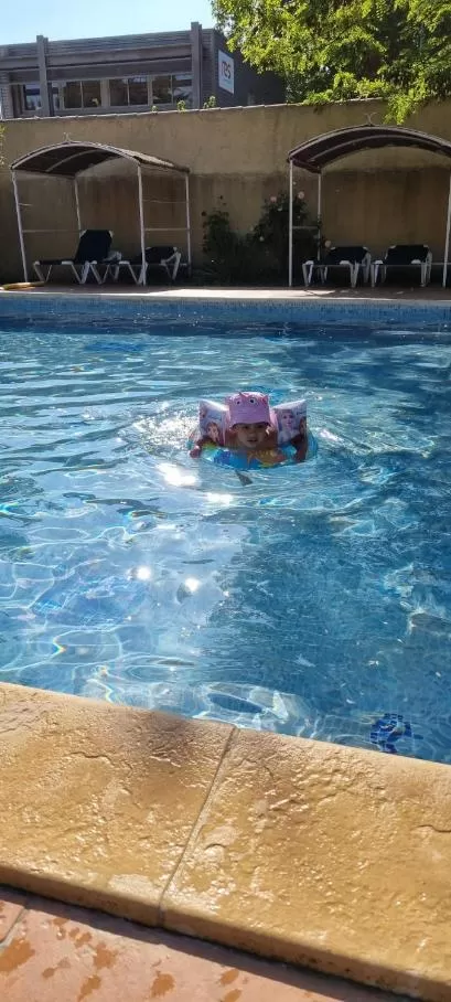 Pool view, Swimming Pool in Appart'Hotel Festival Sud Aqua - Avignon TGV