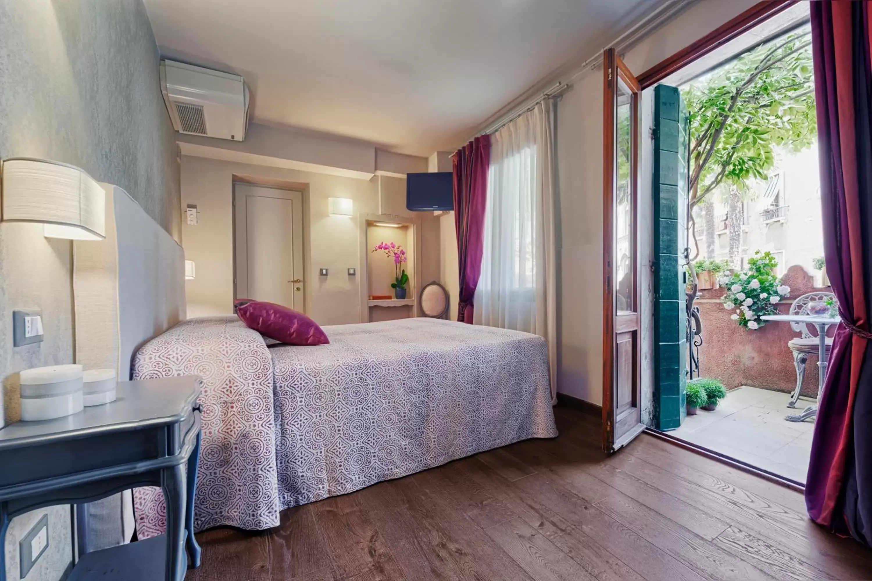 Comfort Double or Twin Room in Locanda Fiorita Comfort Double or Twin Room in Locanda Fiorita