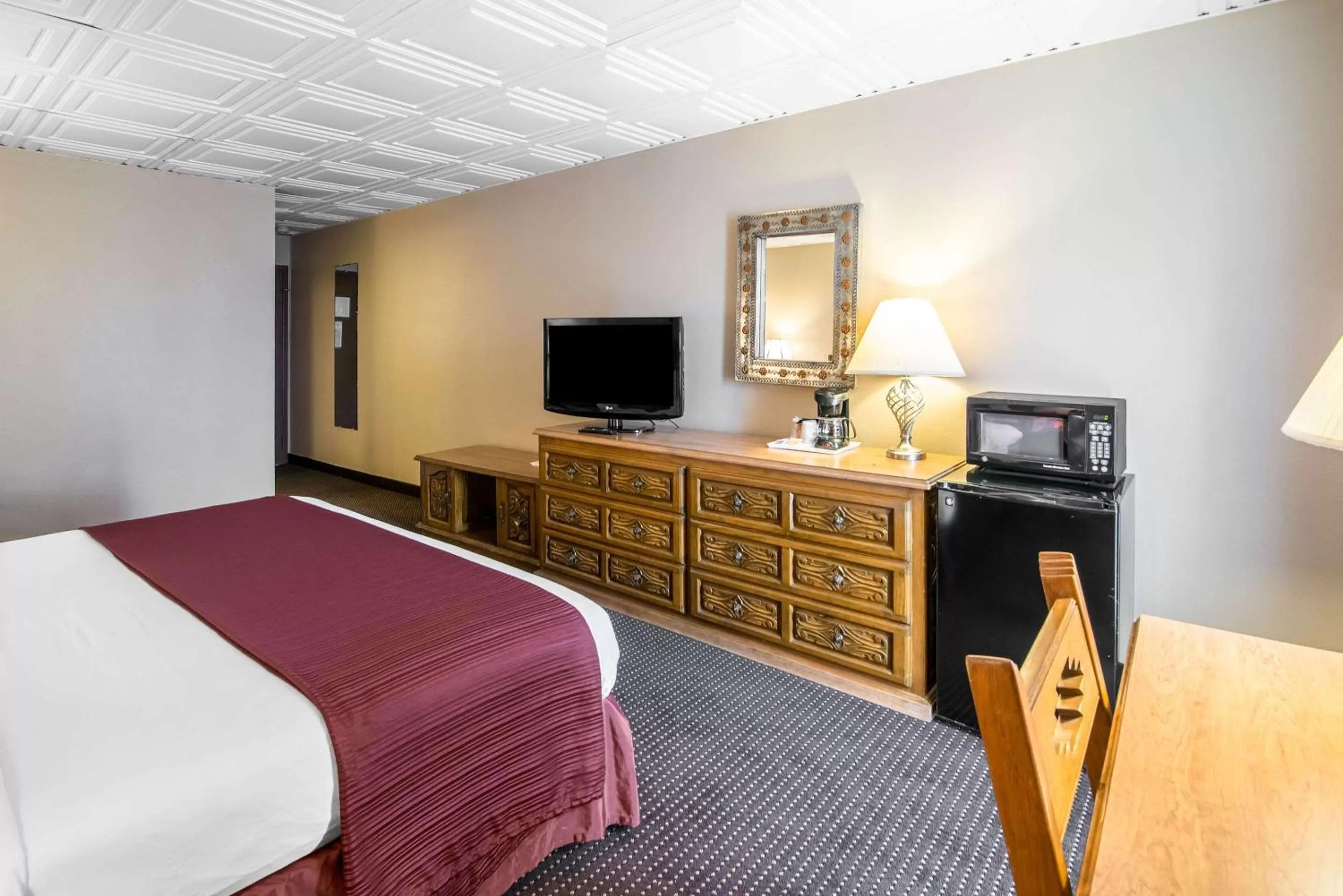 Photo of the whole room, Bed in Quality Inn