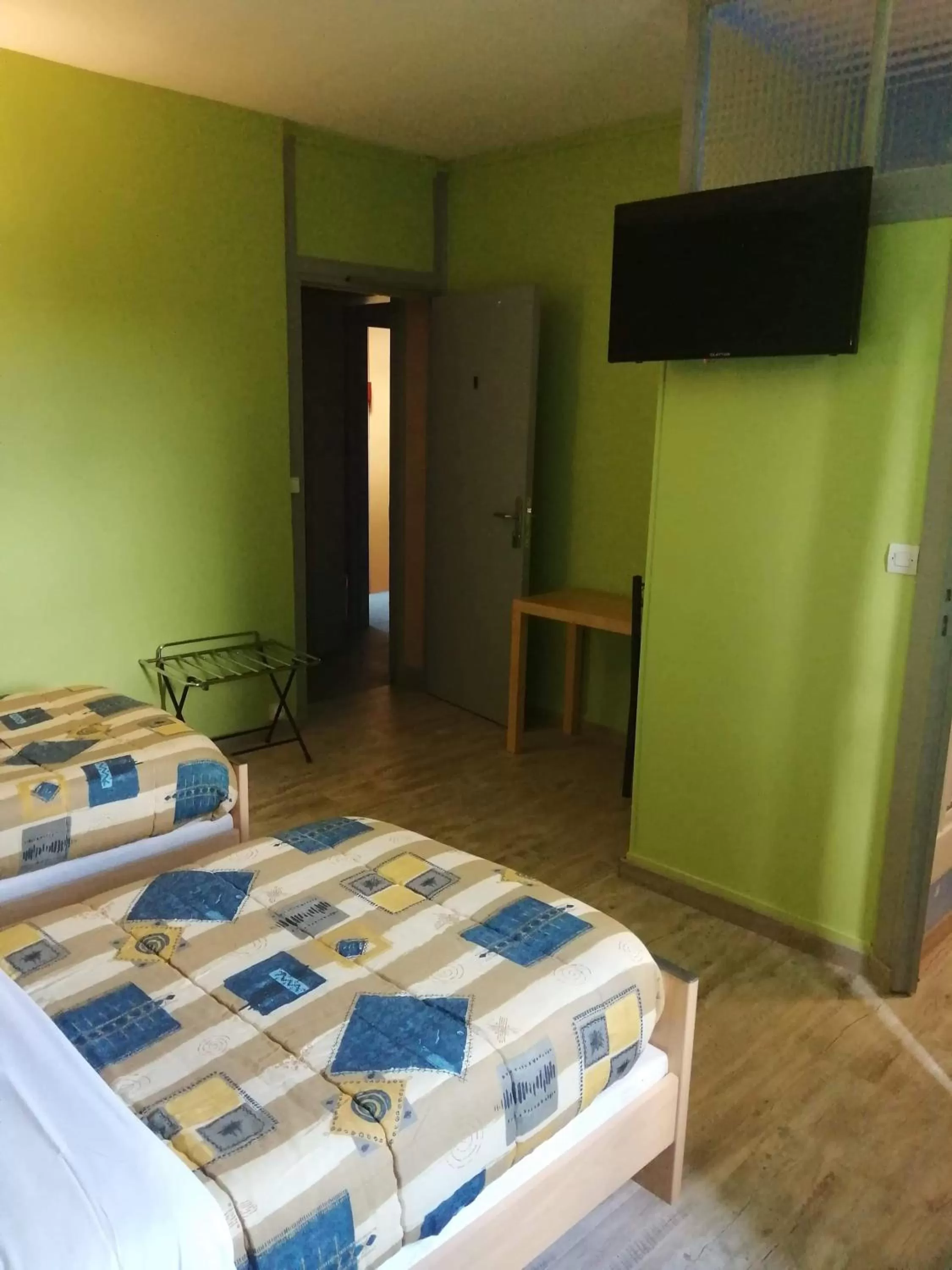 TV/Entertainment Center in Hotel du chateau blanc