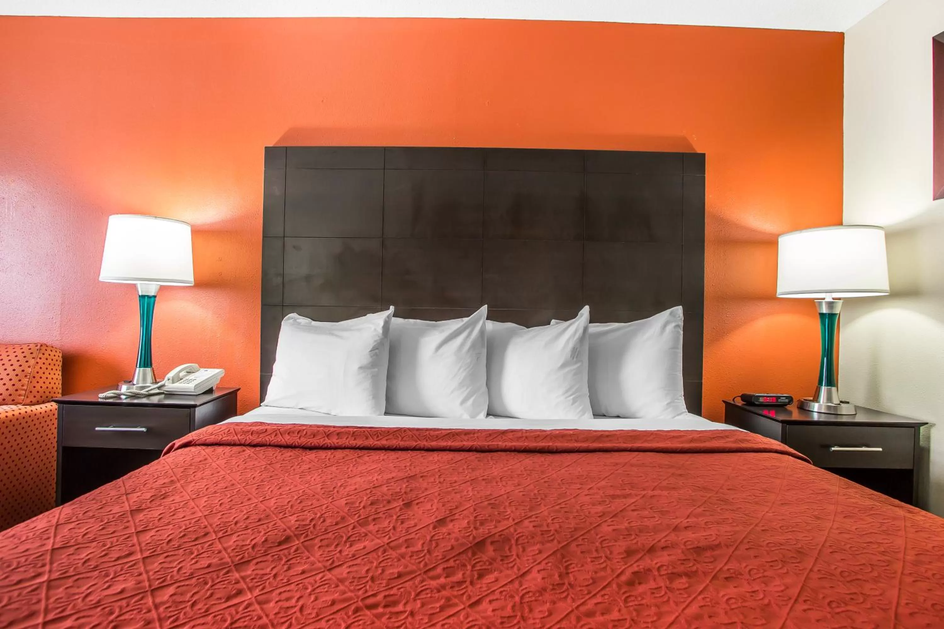 King Room with Sofa Bed - Non-Smoking in Quality Inn Morton at I-74