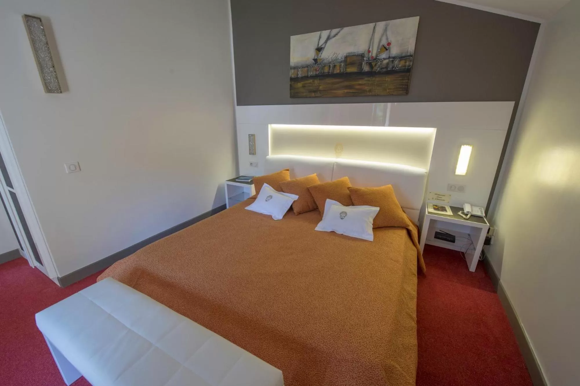 Photo of the whole room, Bed in Chez Walter