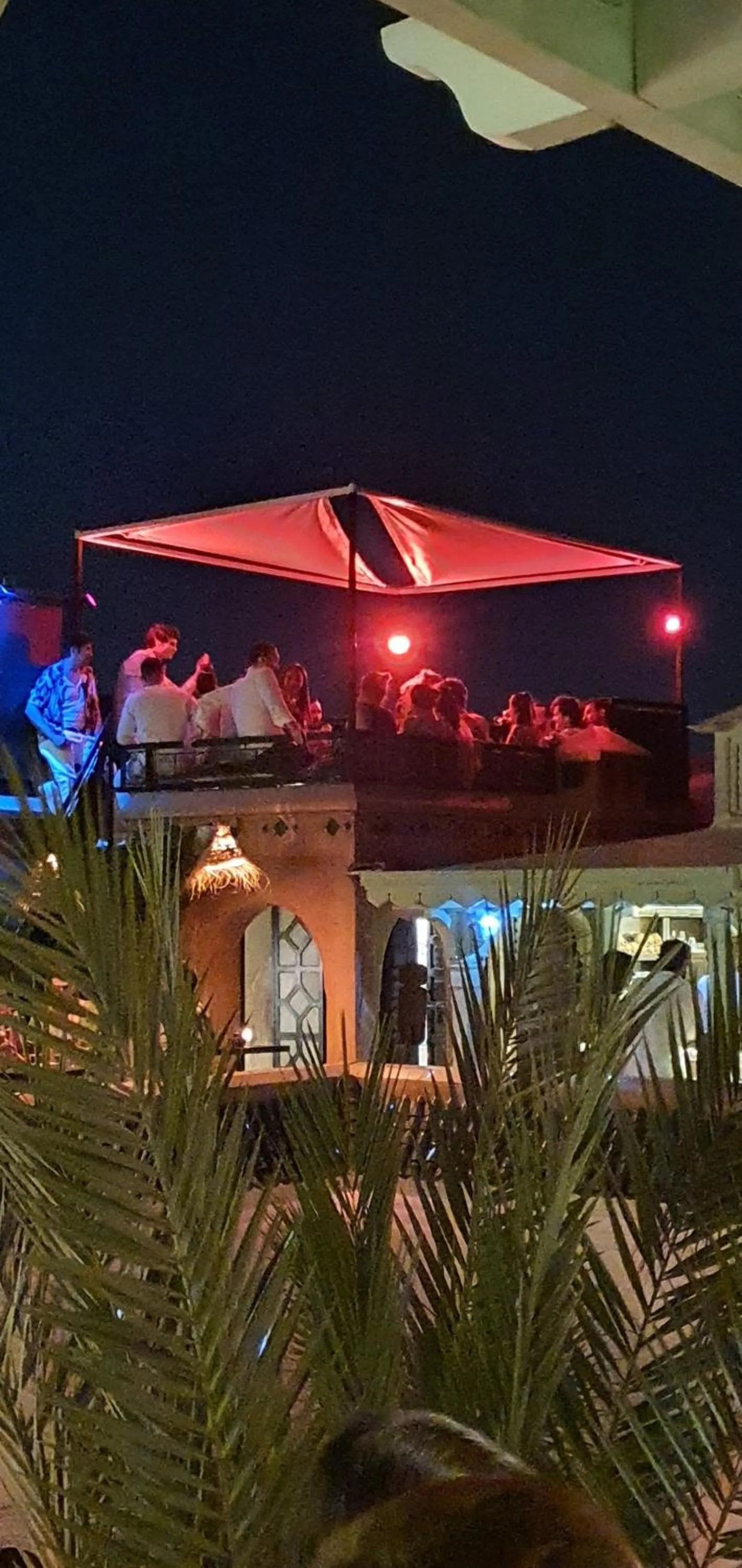 Restaurant/places to eat in Riad Monceau