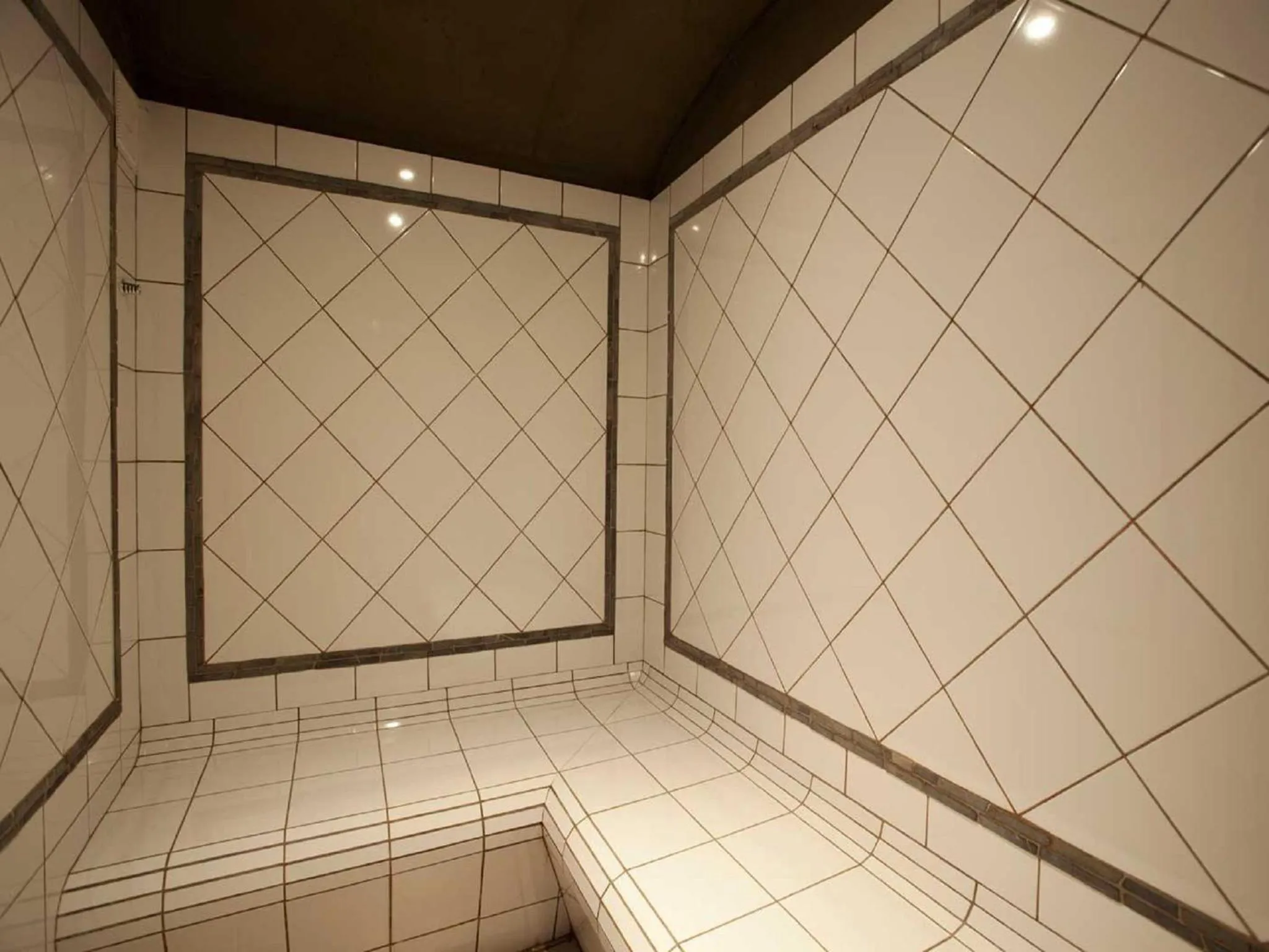 Steam room in Le Paquis