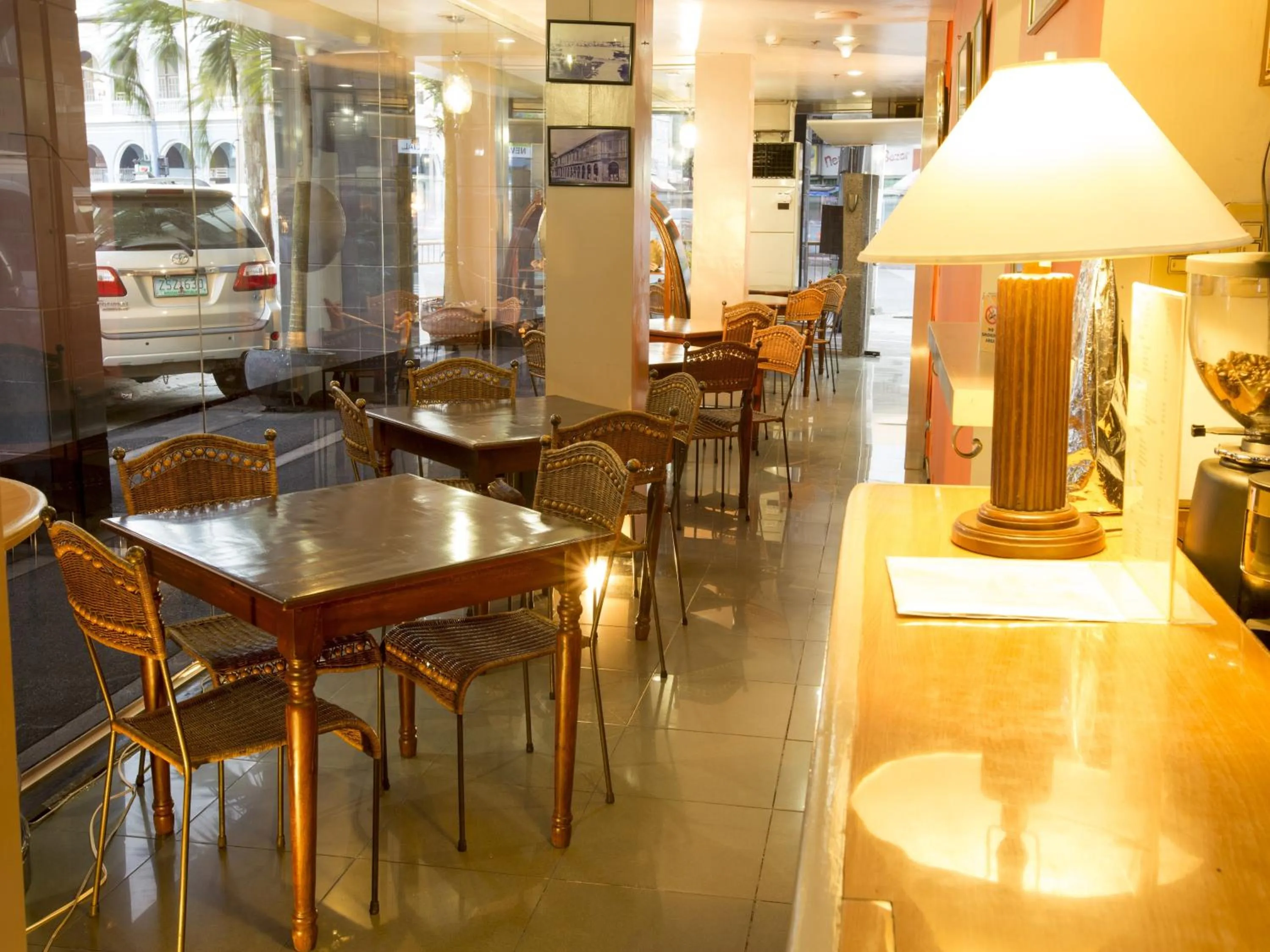 Restaurant/places to eat in Harbor Town Hotel