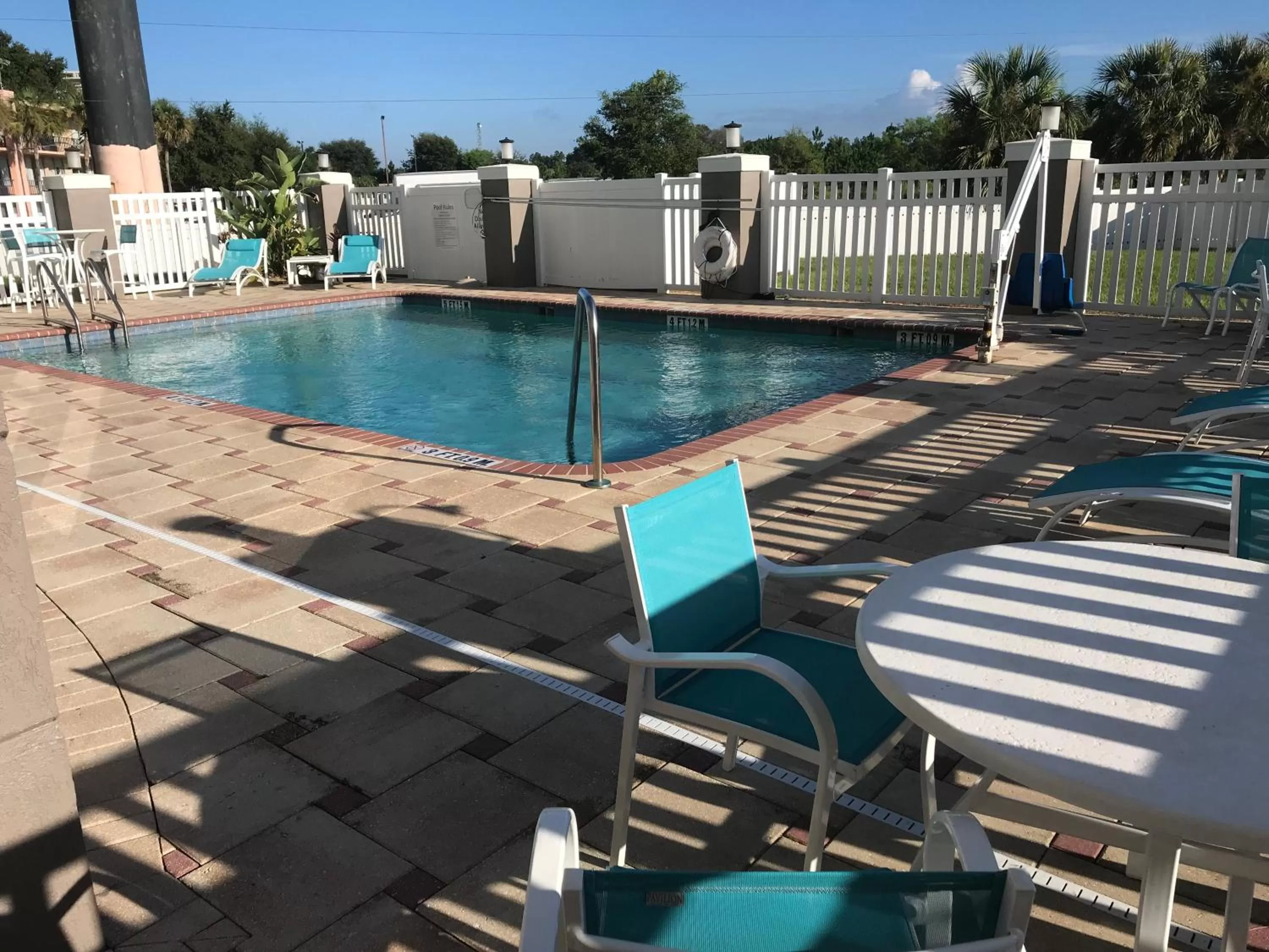 Swimming pool in Holiday Inn Express Orlando - South Davenport by IHG