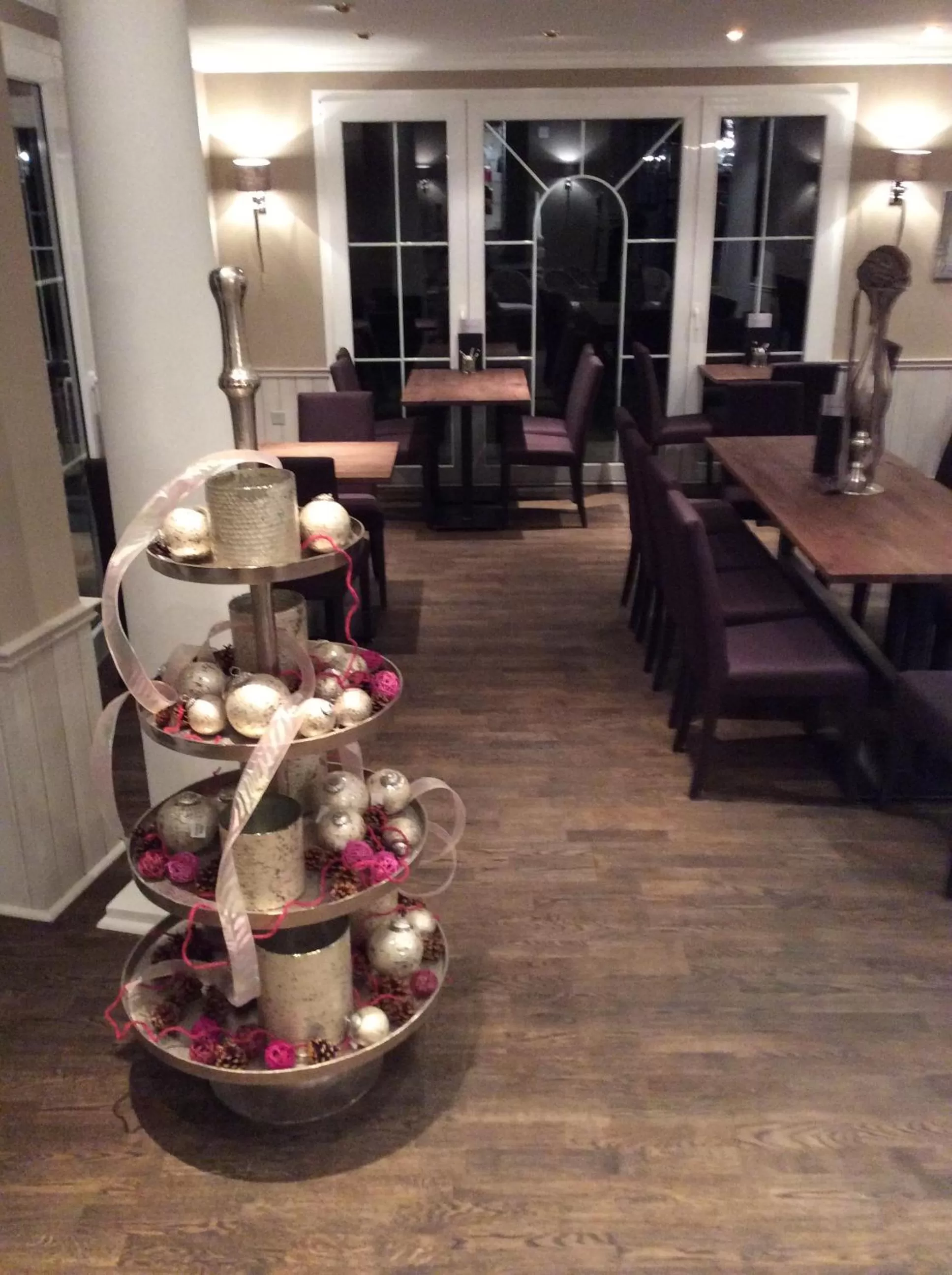 Property building in Landcafe mit Mini Hotel