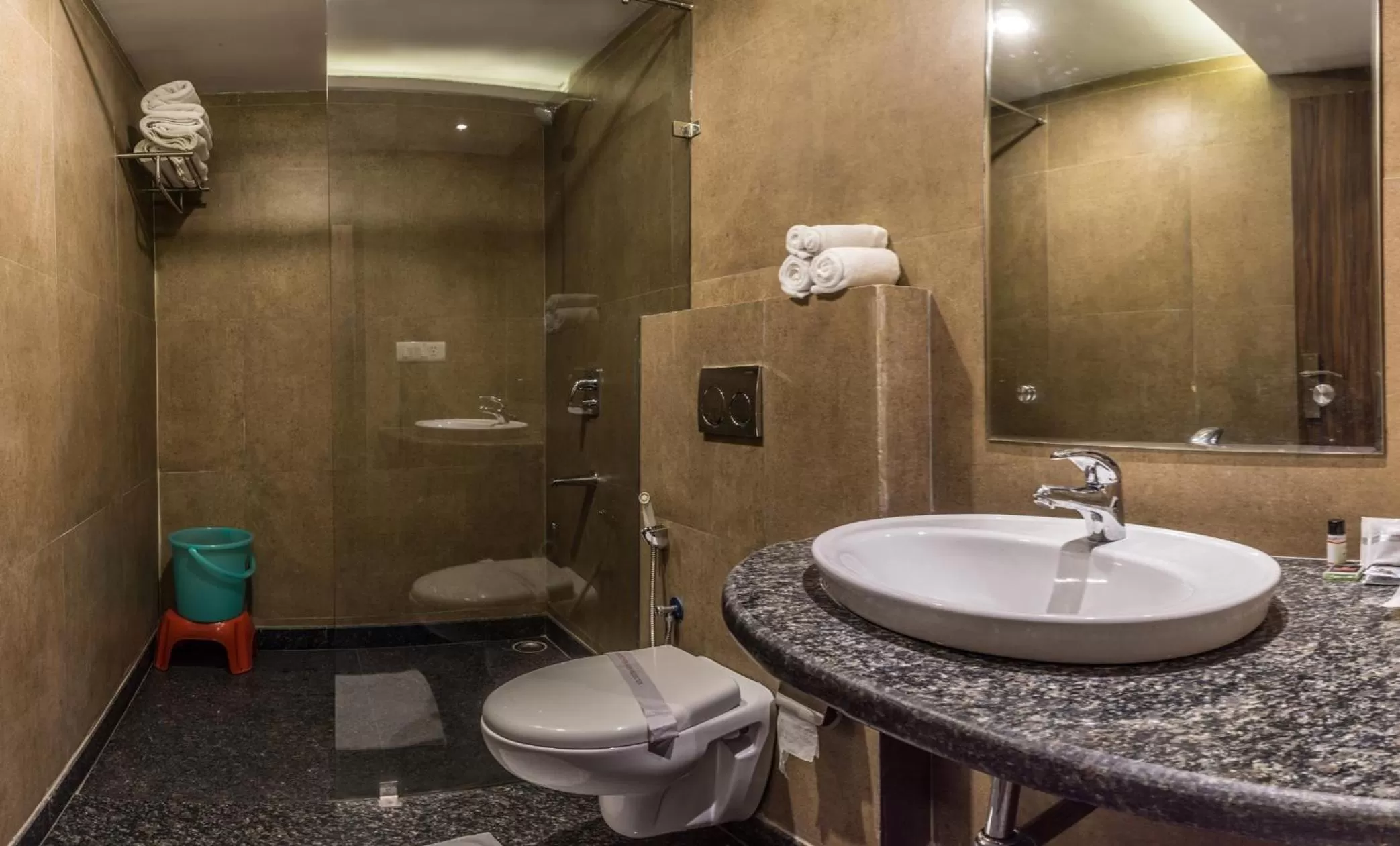 Bathroom in Hotel Suktara International