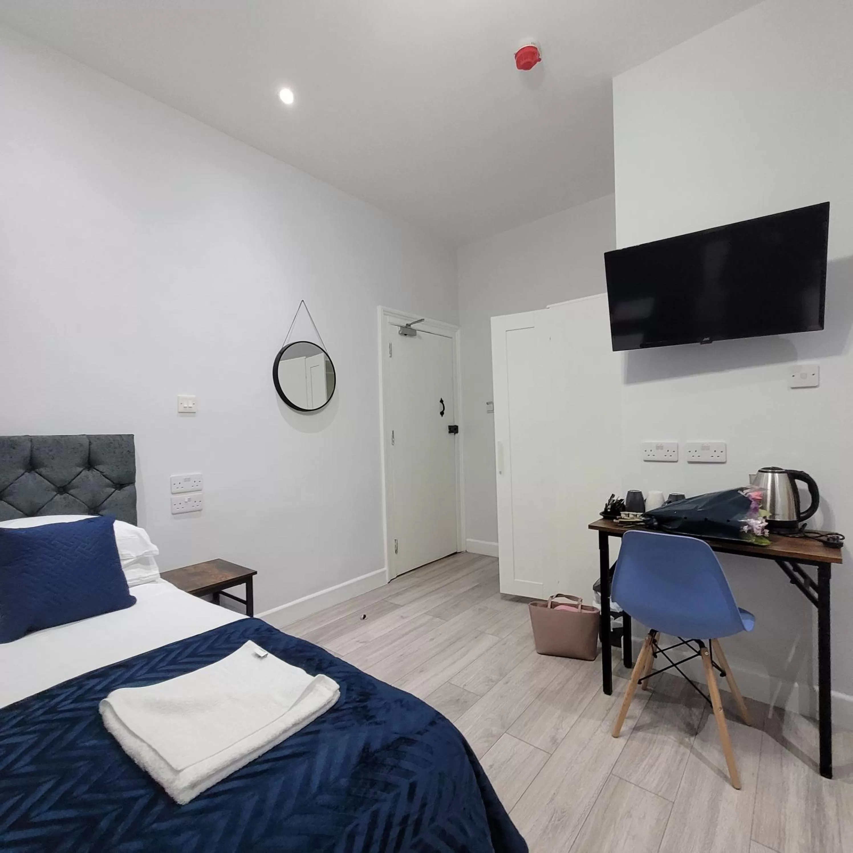 TV and multimedia, Bed in Argyle Square Hotel