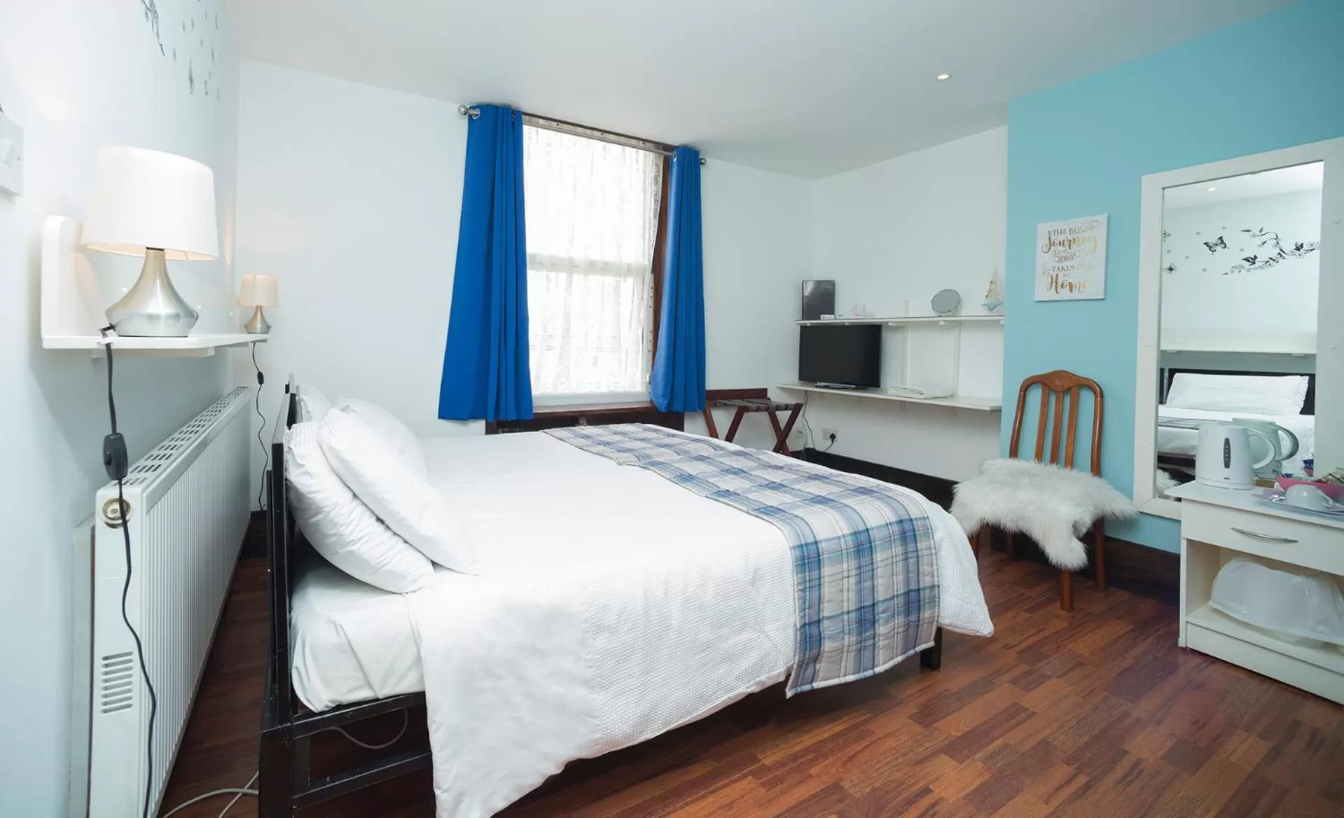 Bedroom, Bed in Breeze Guest House