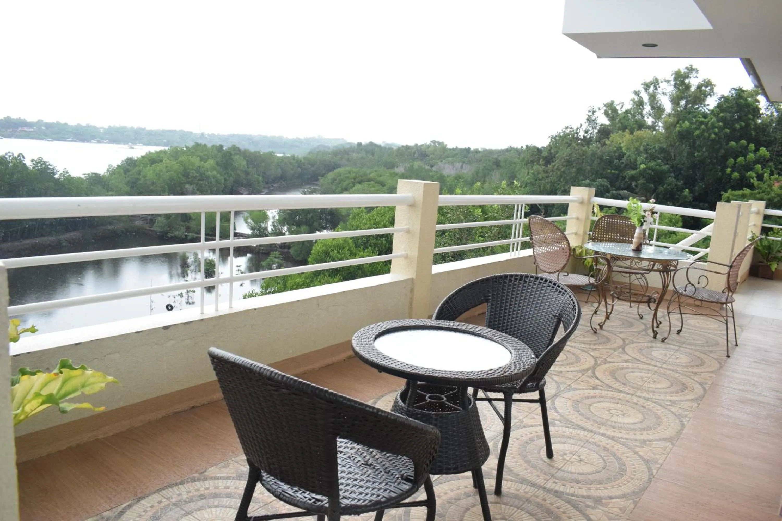Balcony/Terrace in Villa de Sierra Vista Bay and Mountain View Inn