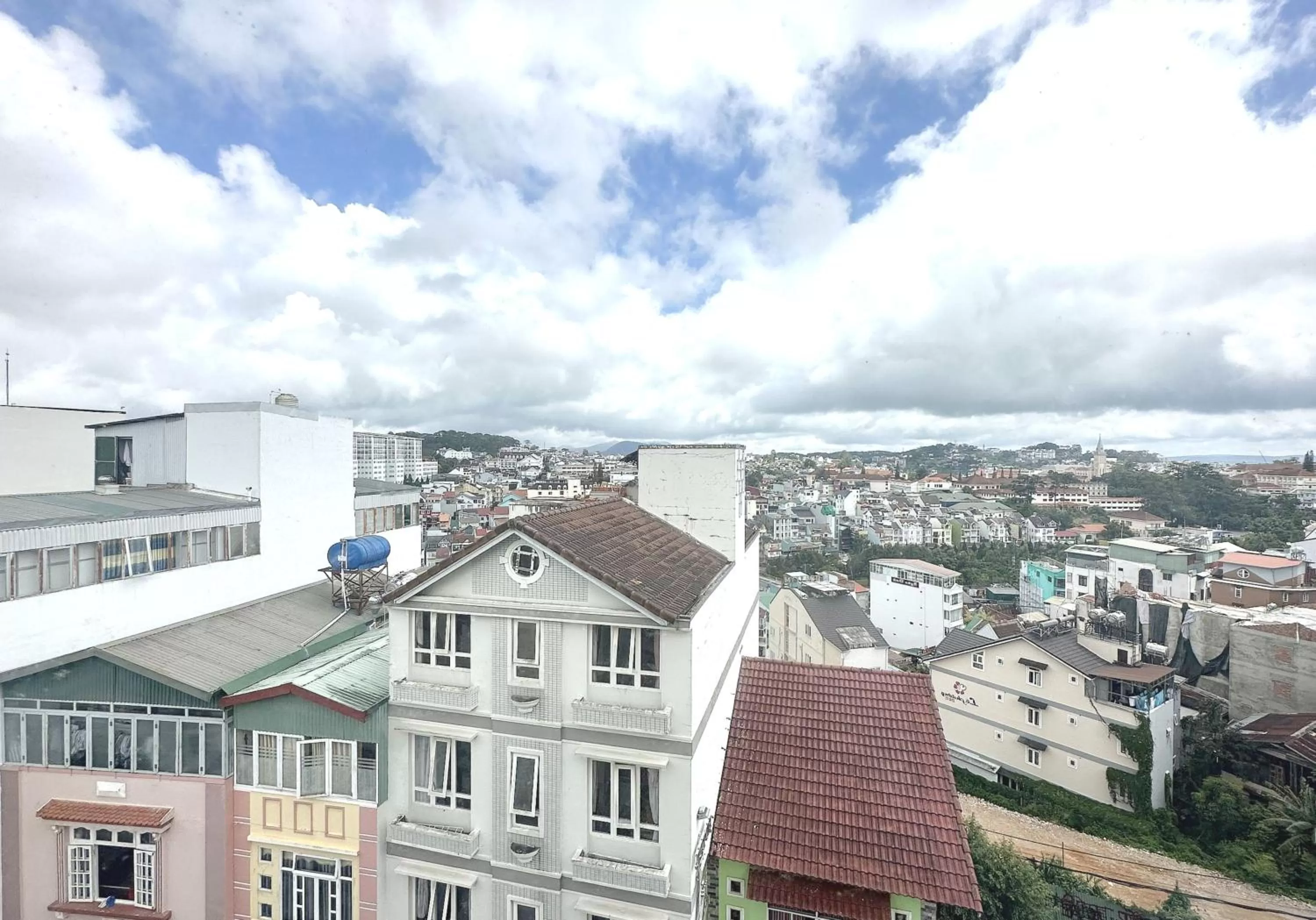 Property building in OYO 1196 Le Vu Hotel