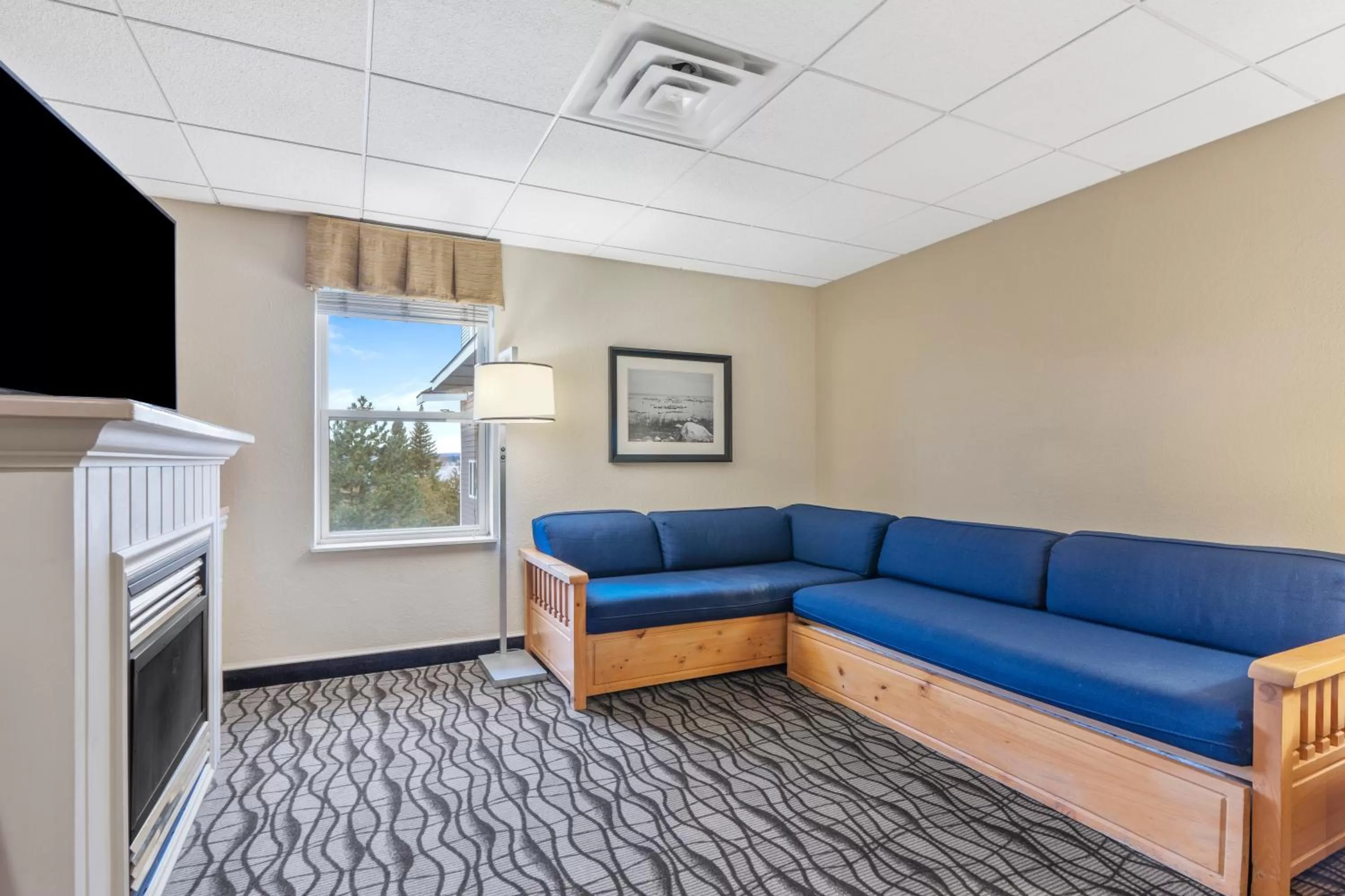 Living room in Cherry Tree Inn & Suites