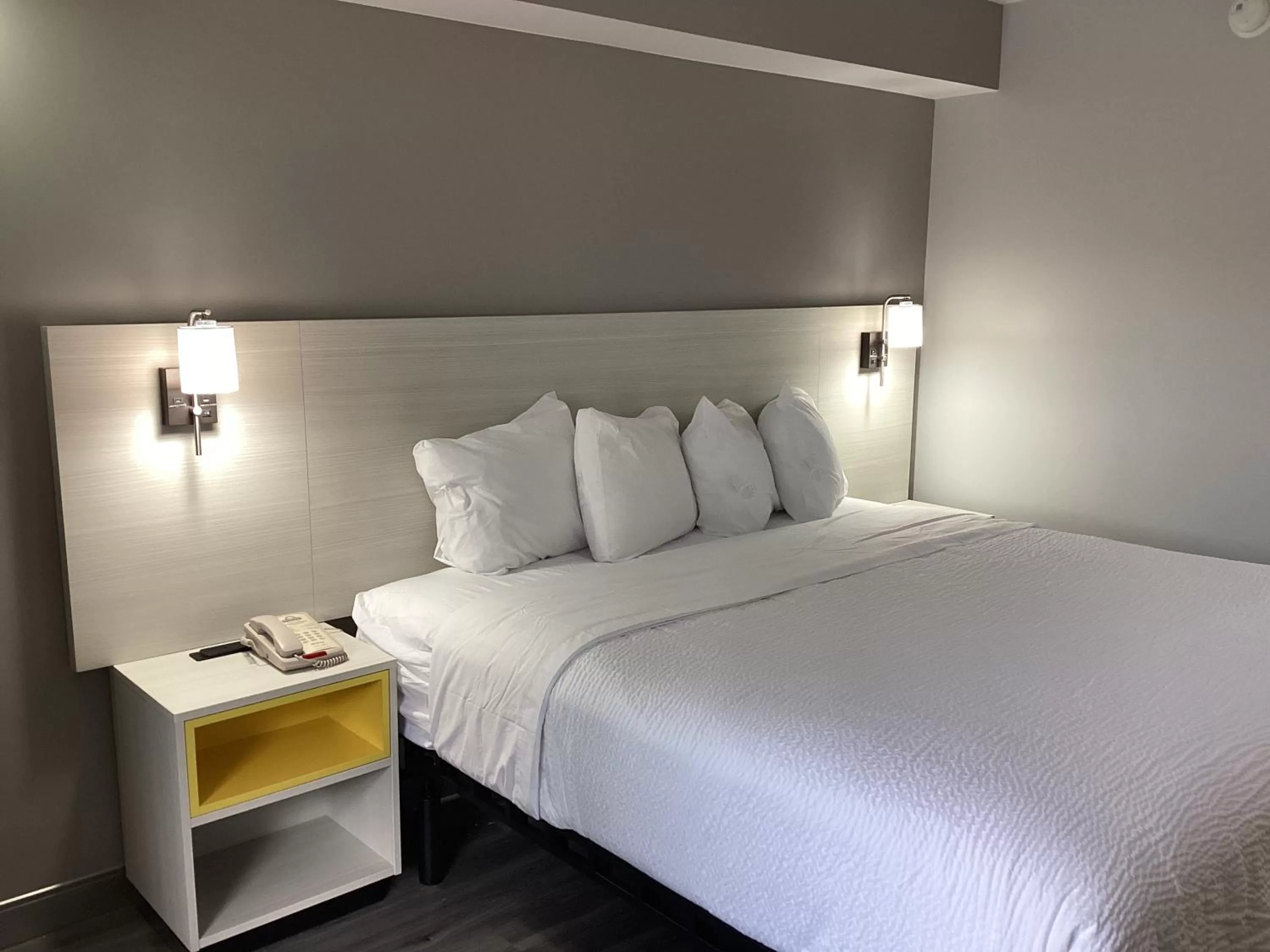 Bed in Days-Inn by Wyndham Baltimore Northwest