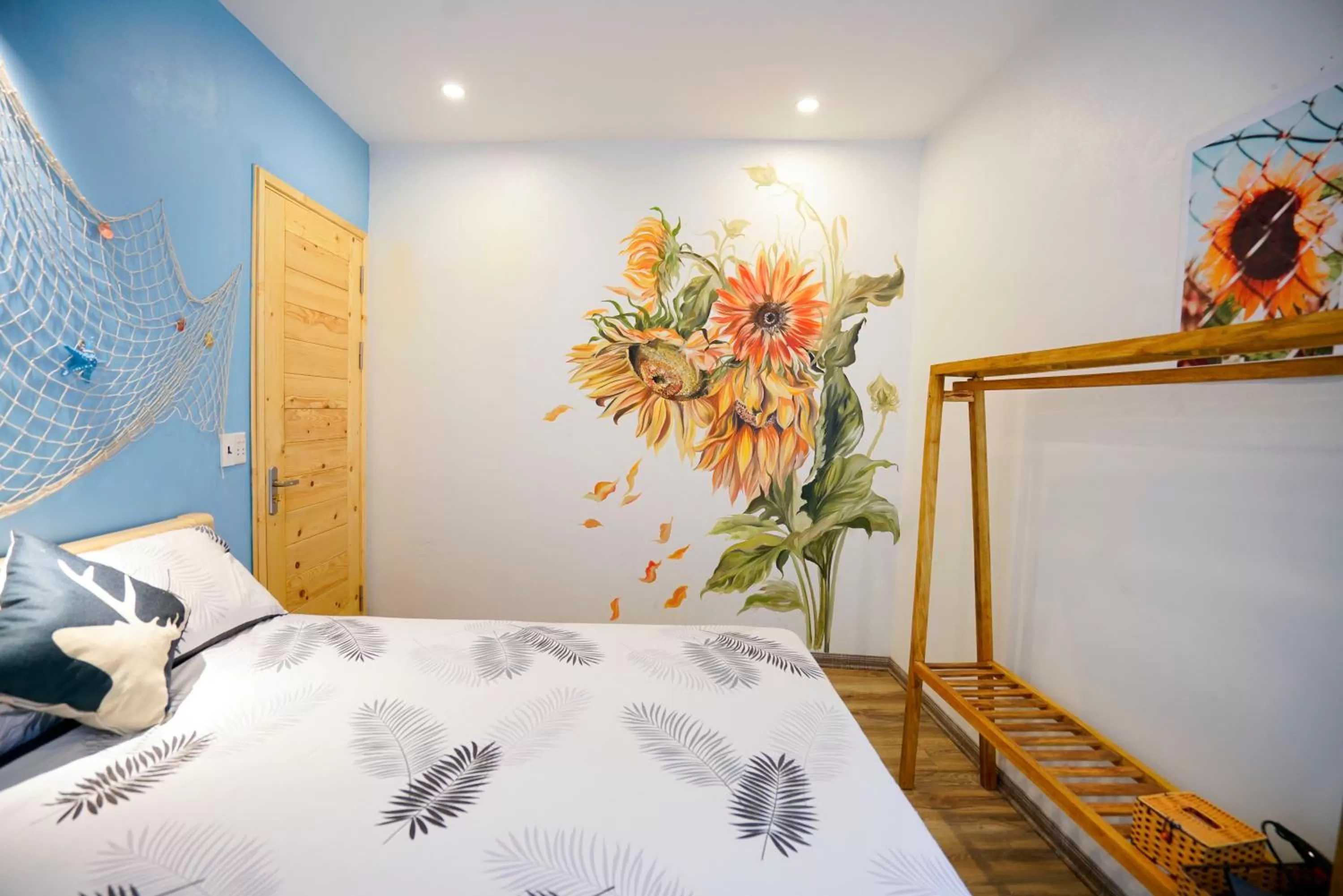 Photo of the whole room, Bed in Halong bay Almorhome