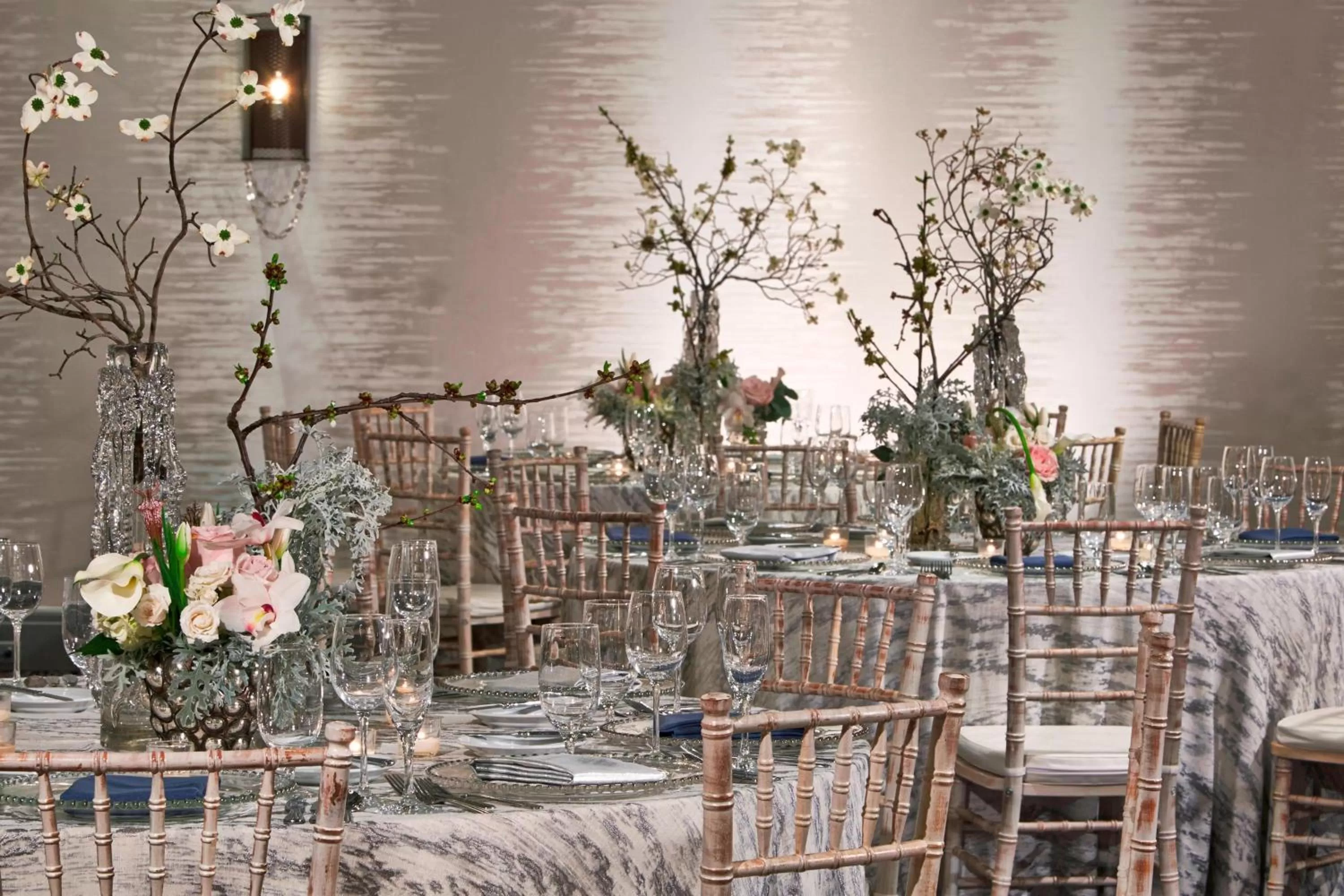 Lobby or reception in Rochester Airport Marriott