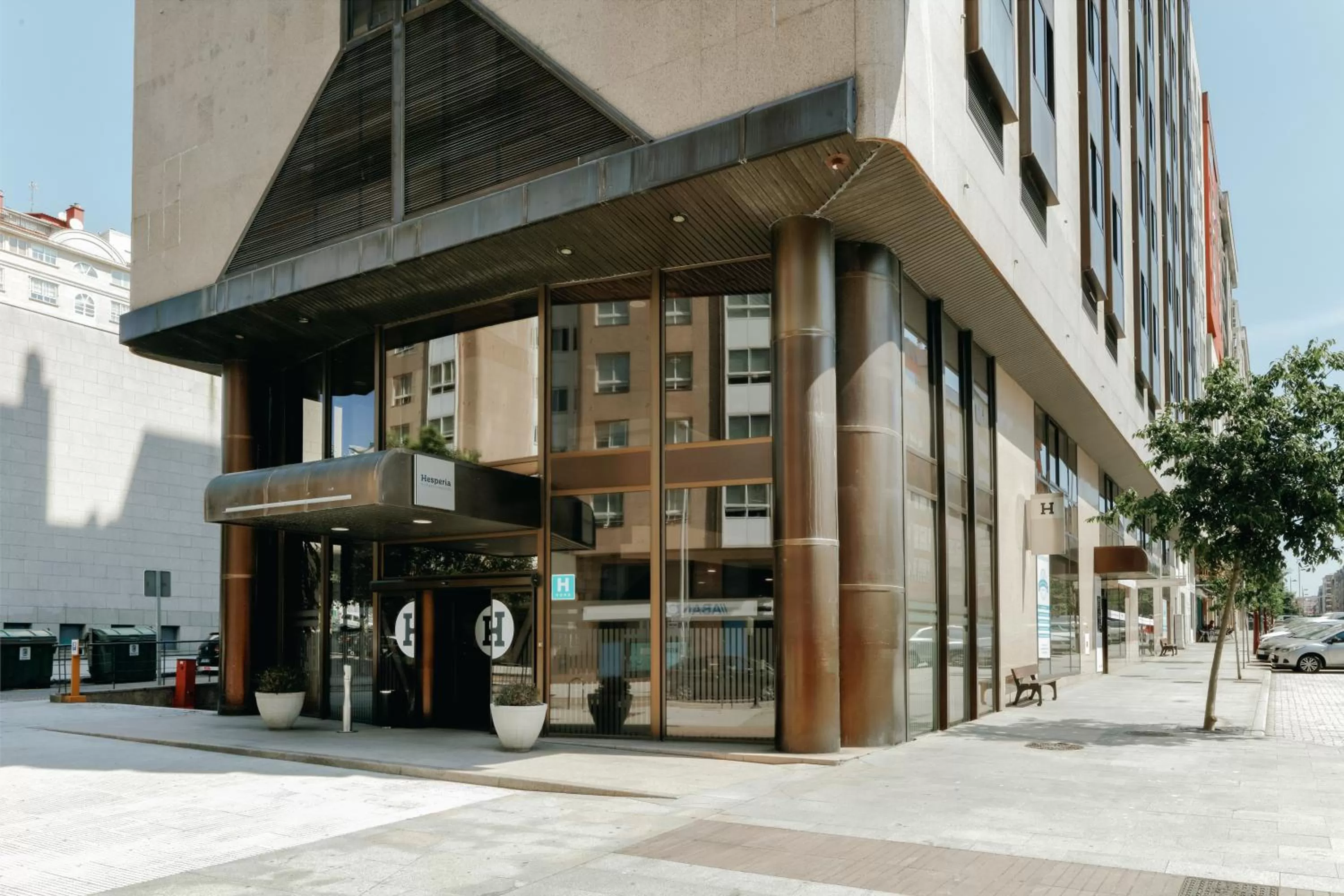 Facade/entrance in Hesperia Vigo